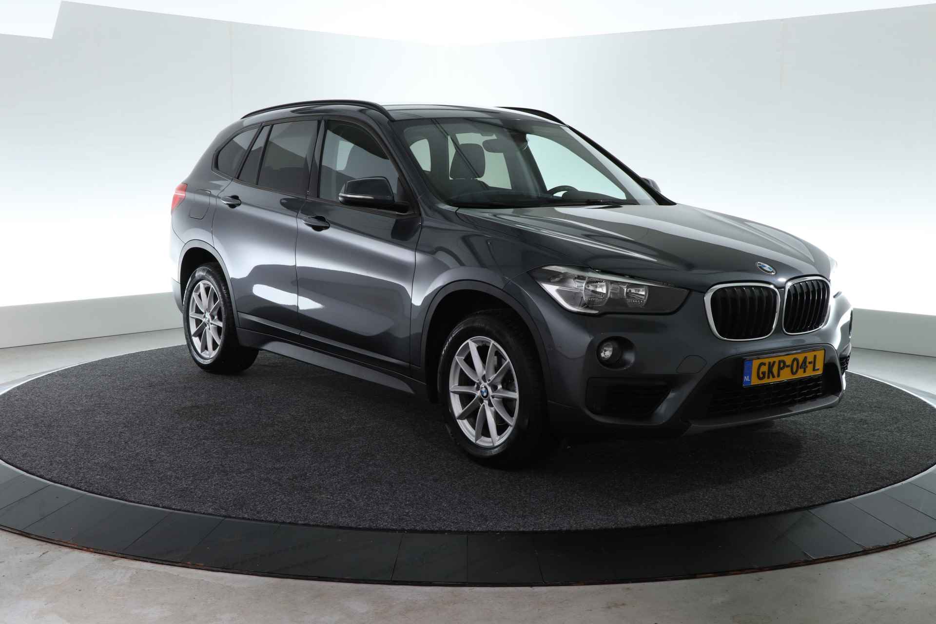 BMW X1 sDrive16d Executive / CRUISE / CLIMA / STOELVERW. / NAVI / - 3/30