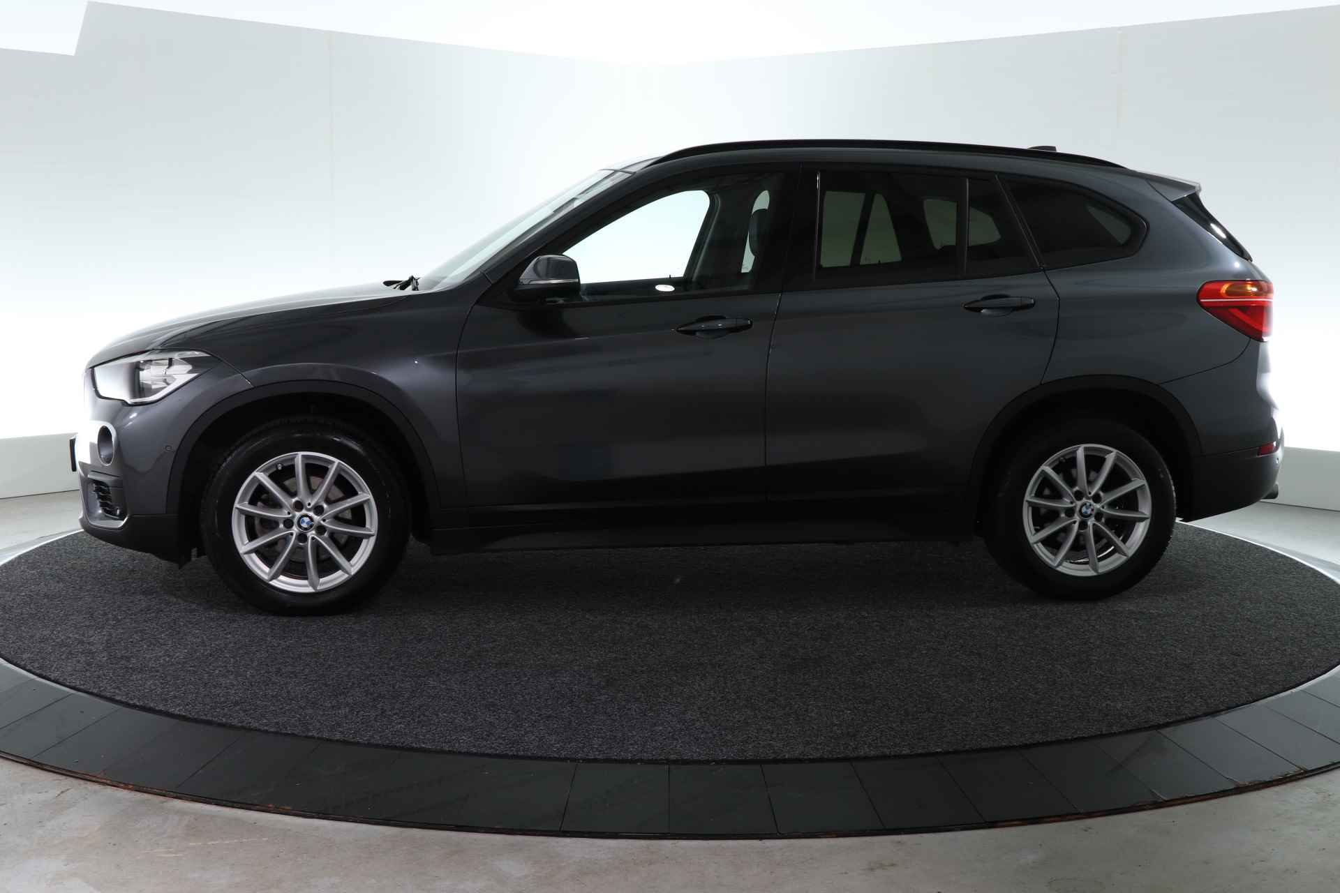 BMW X1 sDrive16d Executive / CRUISE / CLIMA / STOELVERW. / NAVI / - 15/30