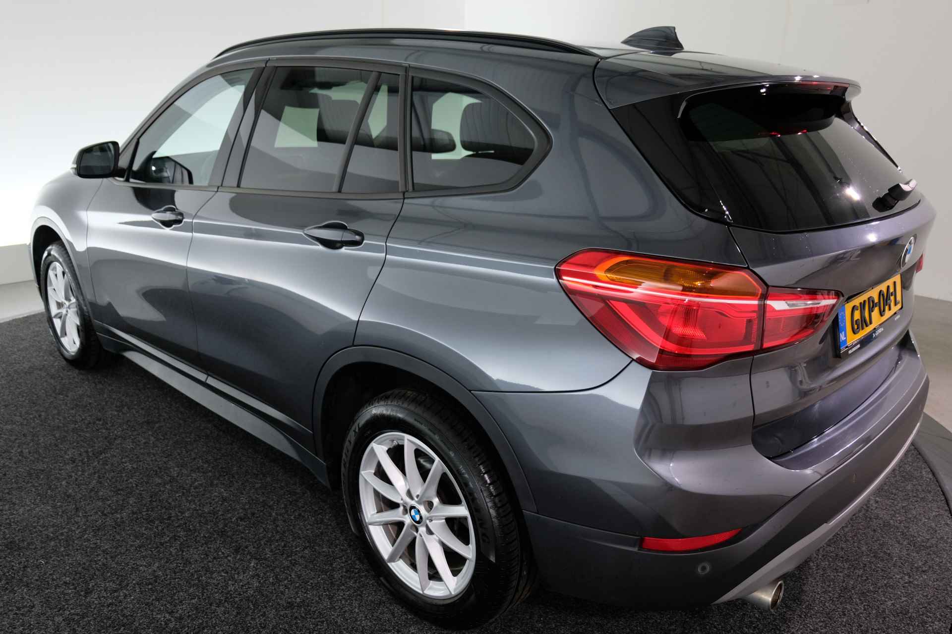 BMW X1 sDrive16d Executive / CRUISE / CLIMA / STOELVERW. / NAVI / - 21/30