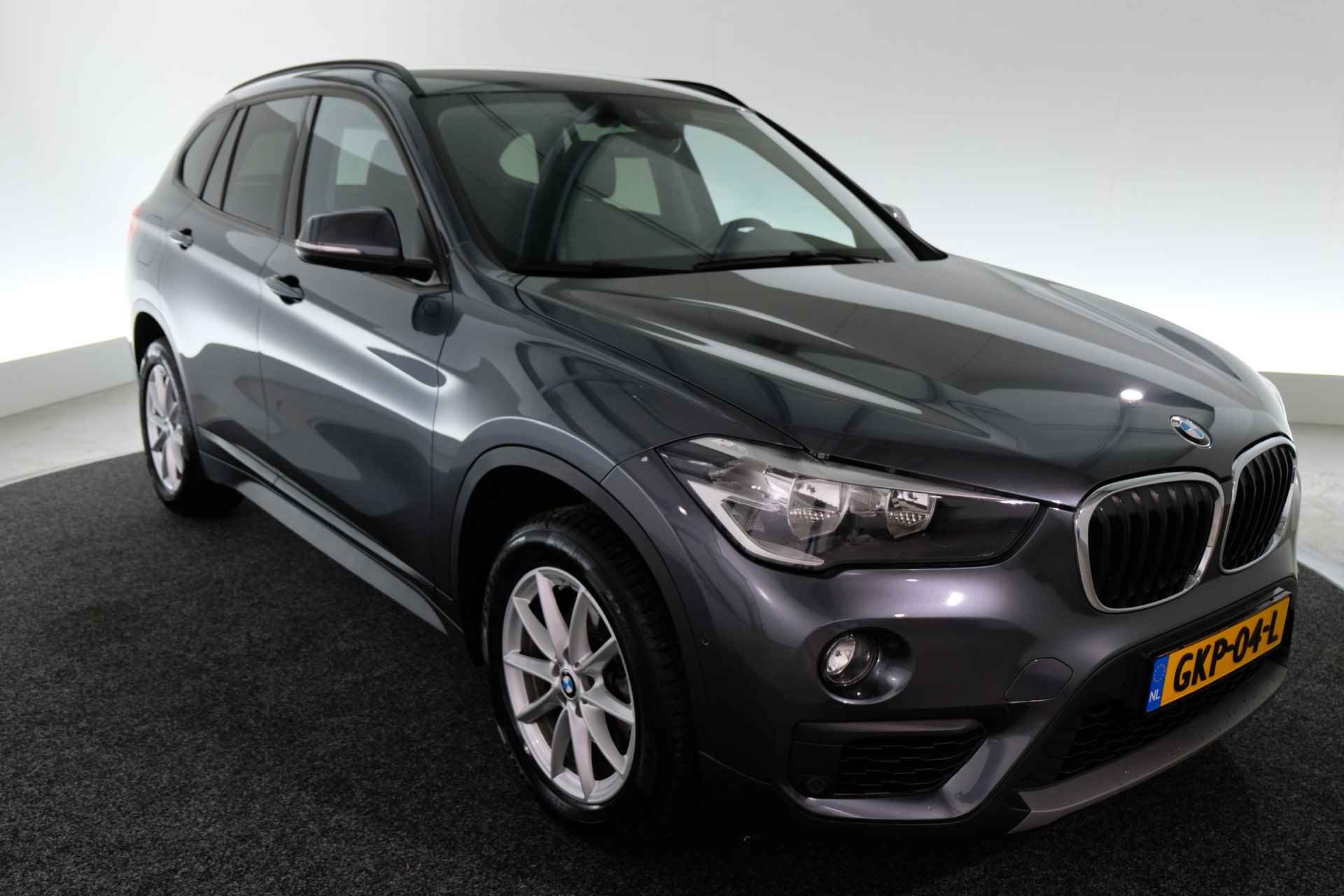 BMW X1 sDrive16d Executive / CRUISE / CLIMA / STOELVERW. / NAVI / - 22/30