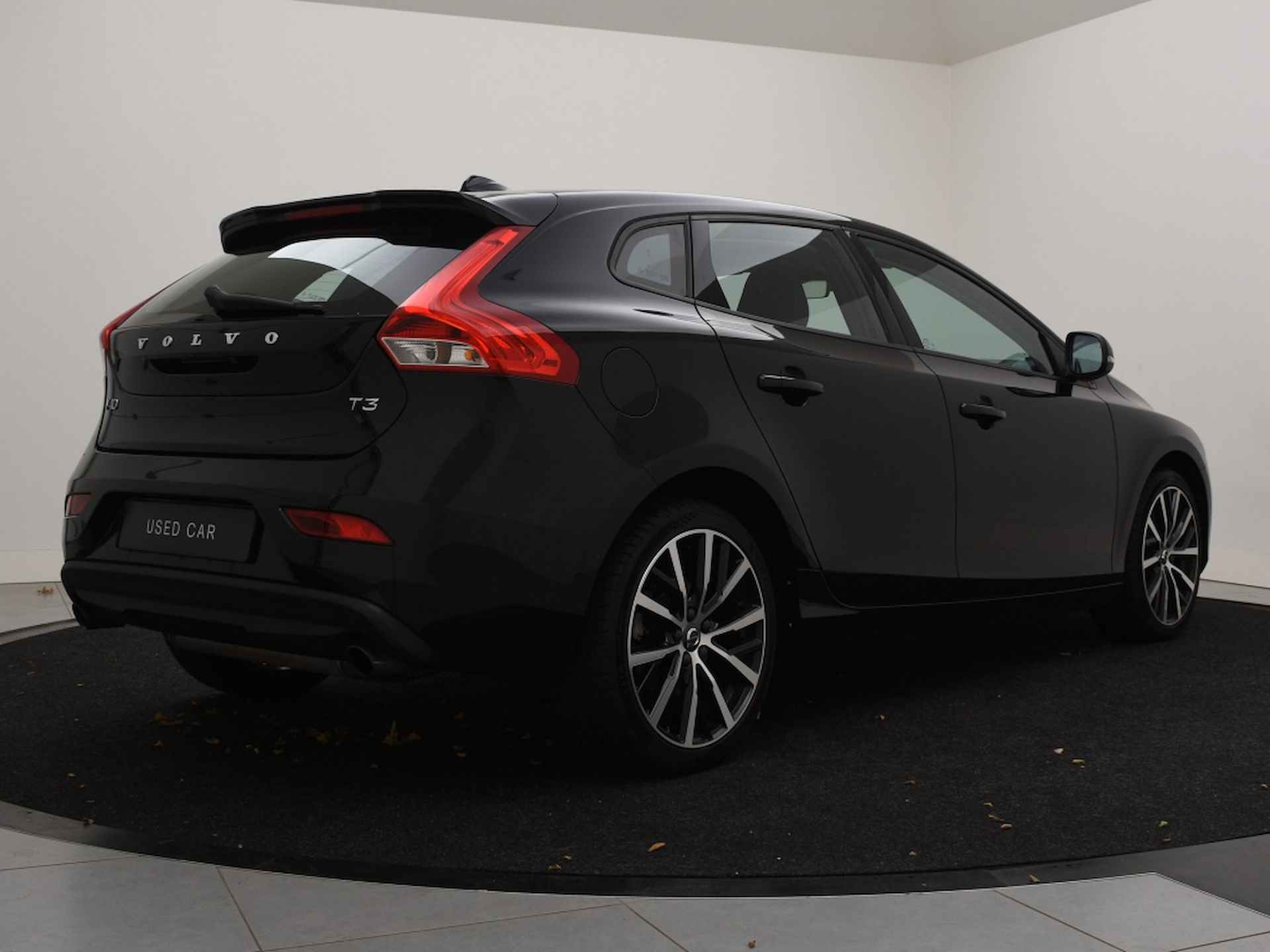 Volvo V40 T3 MOMENTUM PANORAMADAK 18INCH STOELVERWARMING FULL-LED - 3/34