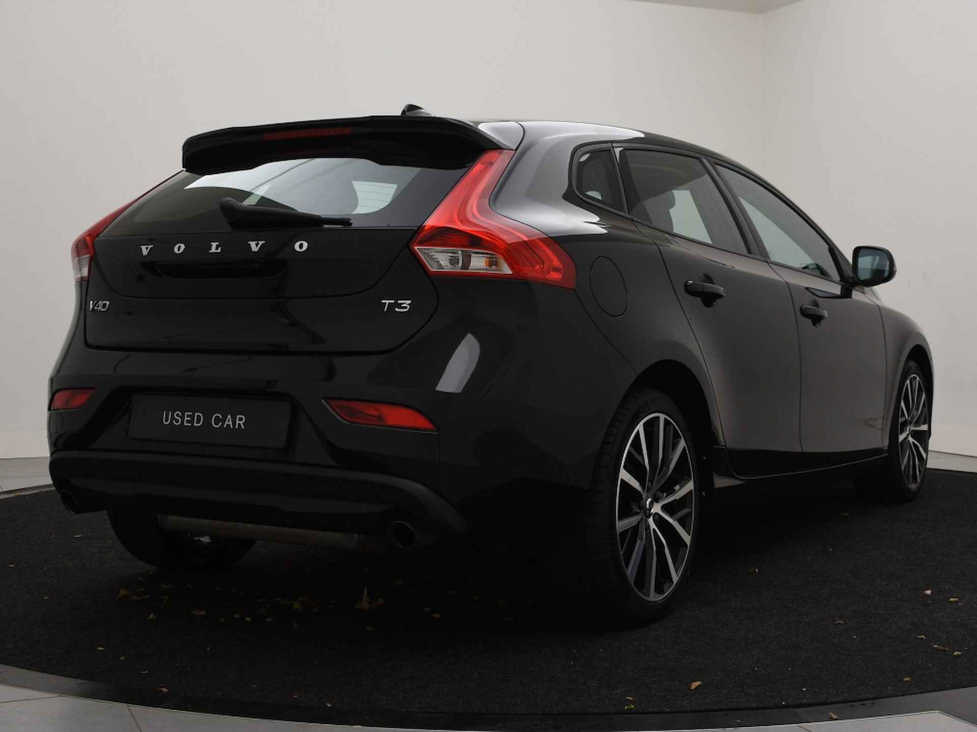 Volvo V40 T3 MOMENTUM PANORAMADAK 18INCH STOELVERWARMING FULL-LED - 4/34