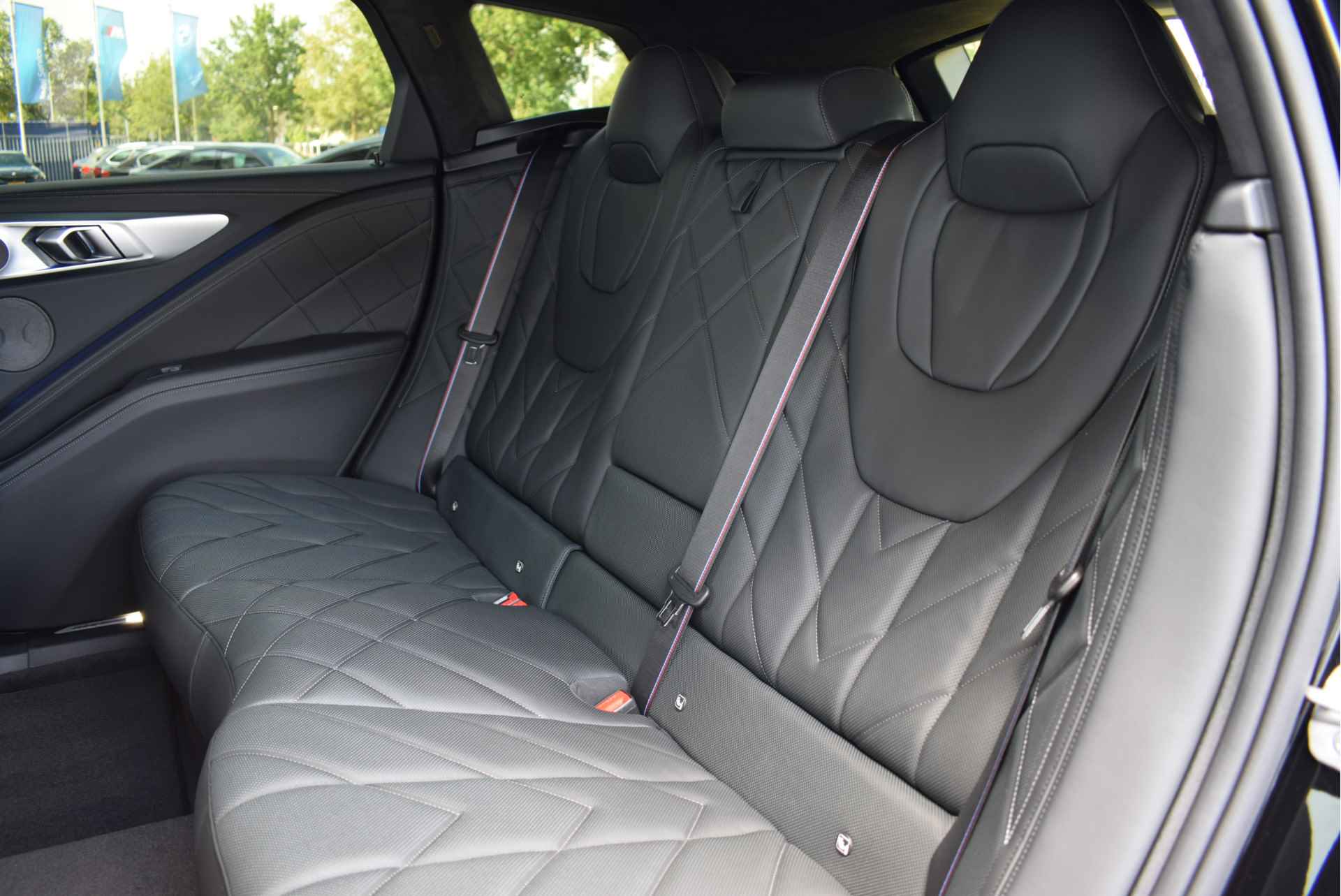 BMW XM 50e High Executive / Trekhaak / Adaptief M Onderstel Professional / M Multifunctionele voorstoelen / Stoelventilatie / Harman Kardon / Parking Assistant Plus - 6/39