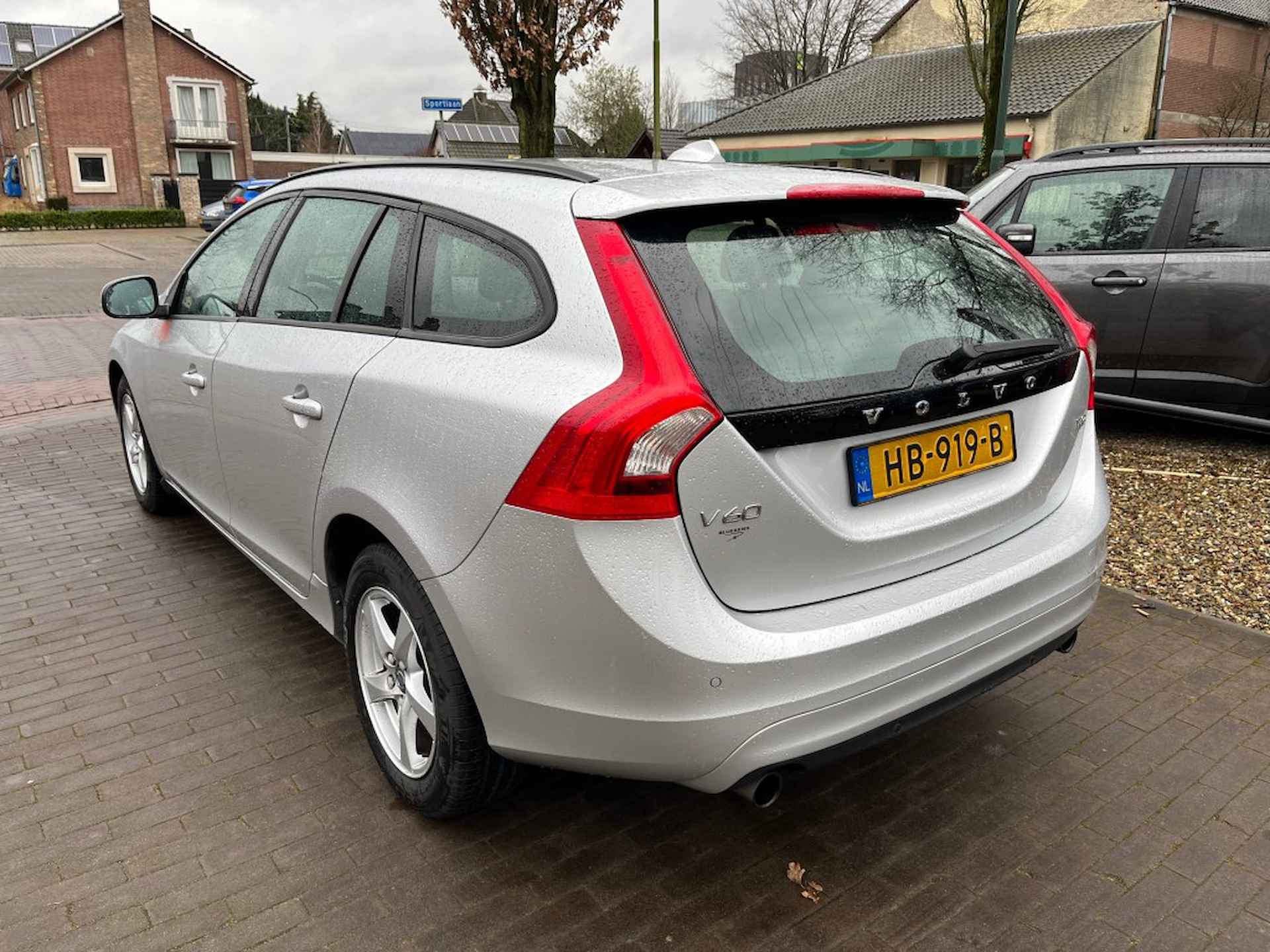 VOLVO V60 1.6 T3 MOMENTUM 150PK / NAVI / STOELVERW. / CRUISE CTR. / PDC - 4/15