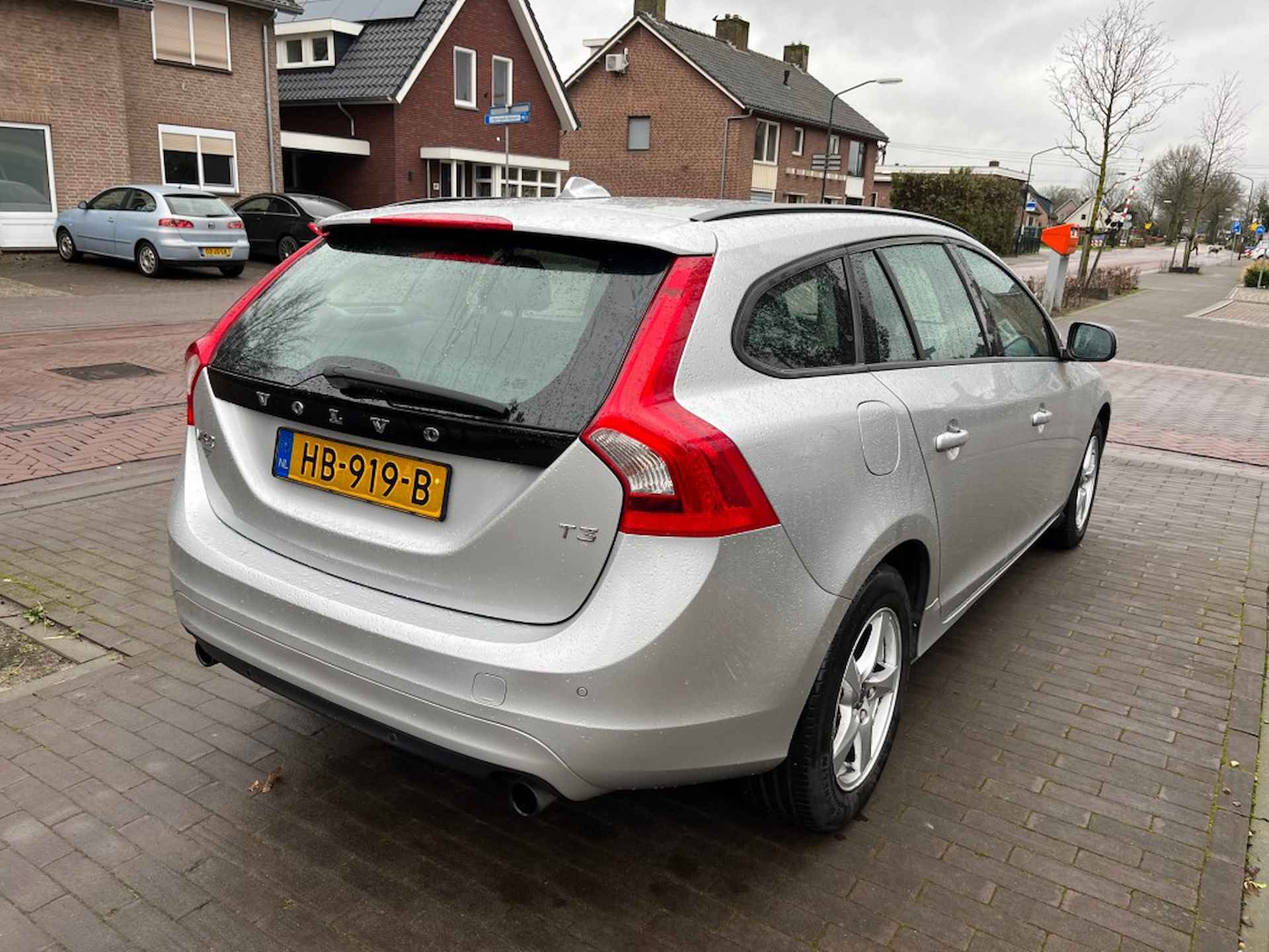 VOLVO V60 1.6 T3 MOMENTUM 150PK / NAVI / STOELVERW. / CRUISE CTR. / PDC - 6/15