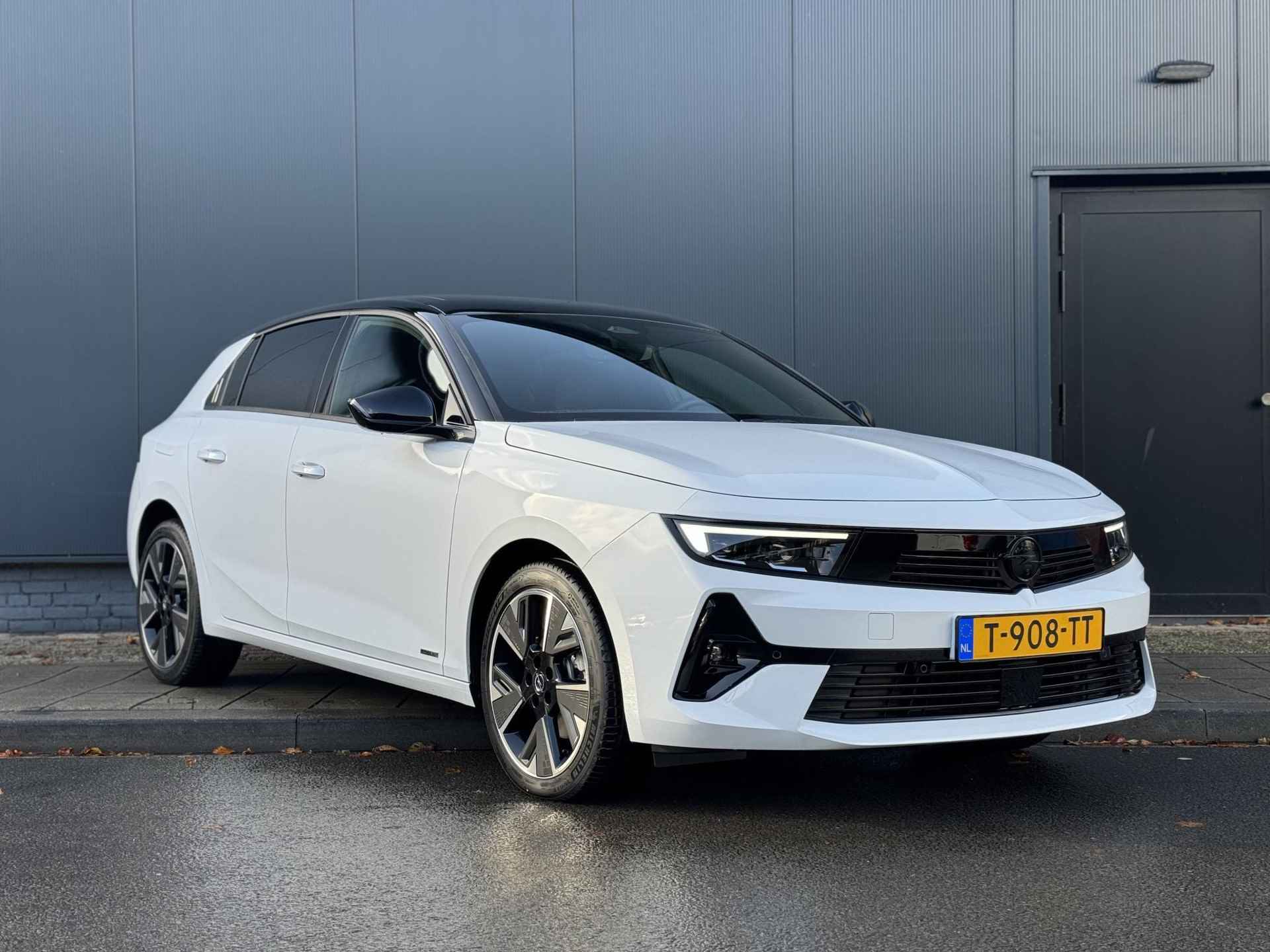 Opel Astra Electric GS 54 kWh | PANORAMADAK | ALCANTARA LEDEREN BEKLEDING | INTELILUX MATRIX VERLICHTING - 3/35