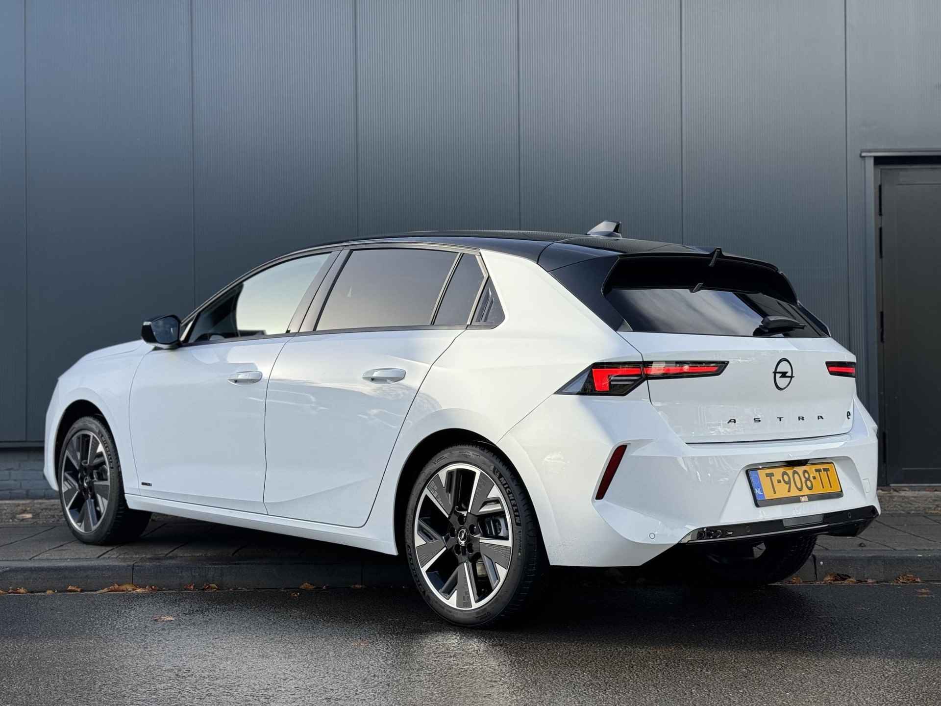 Opel Astra Electric GS 54 kWh | PANORAMADAK | ALCANTARA LEDEREN BEKLEDING | INTELILUX MATRIX VERLICHTING - 4/35