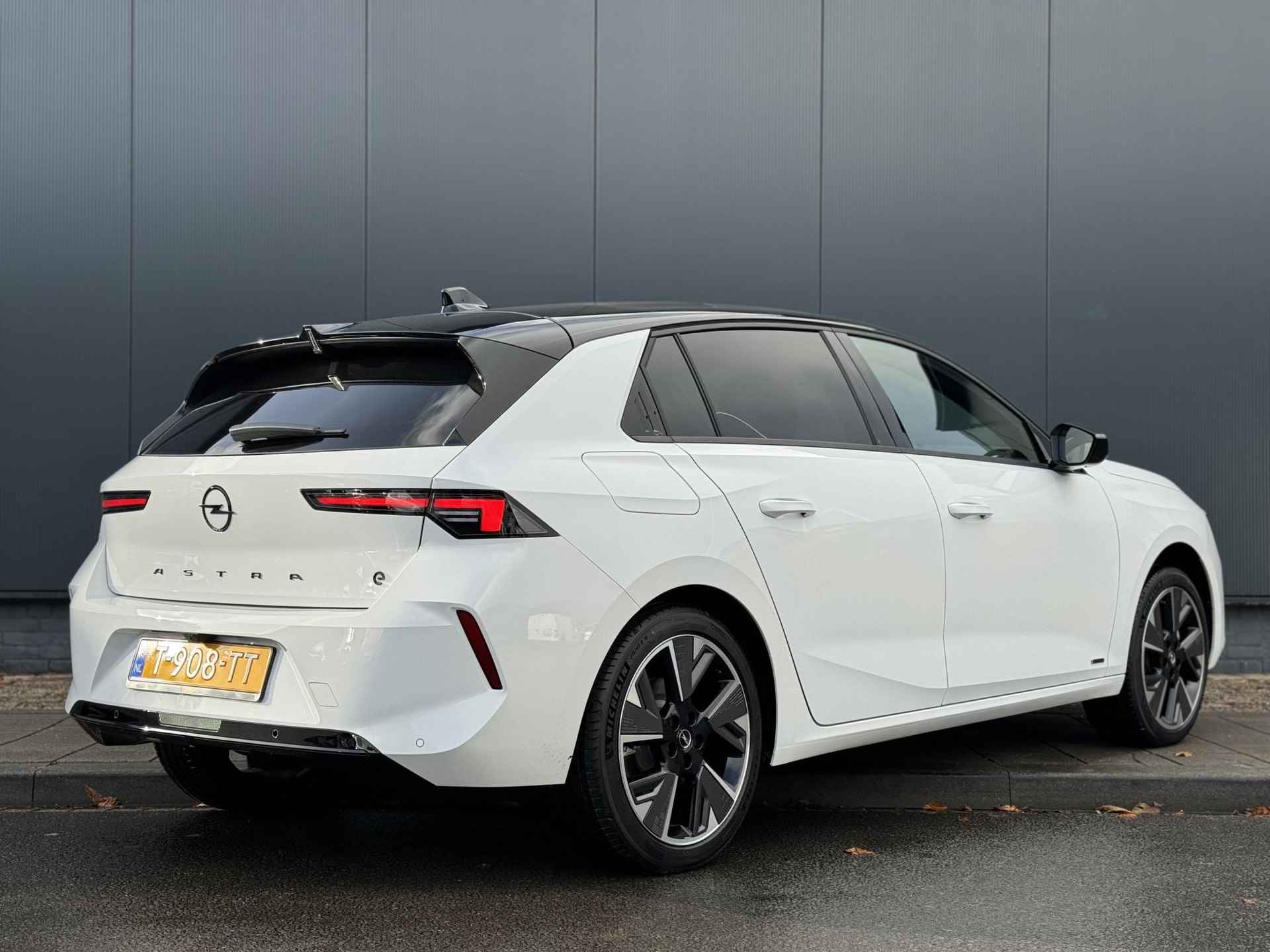 Opel Astra Electric GS 54 kWh | PANORAMADAK | ALCANTARA LEDEREN BEKLEDING | INTELILUX MATRIX VERLICHTING - 5/35