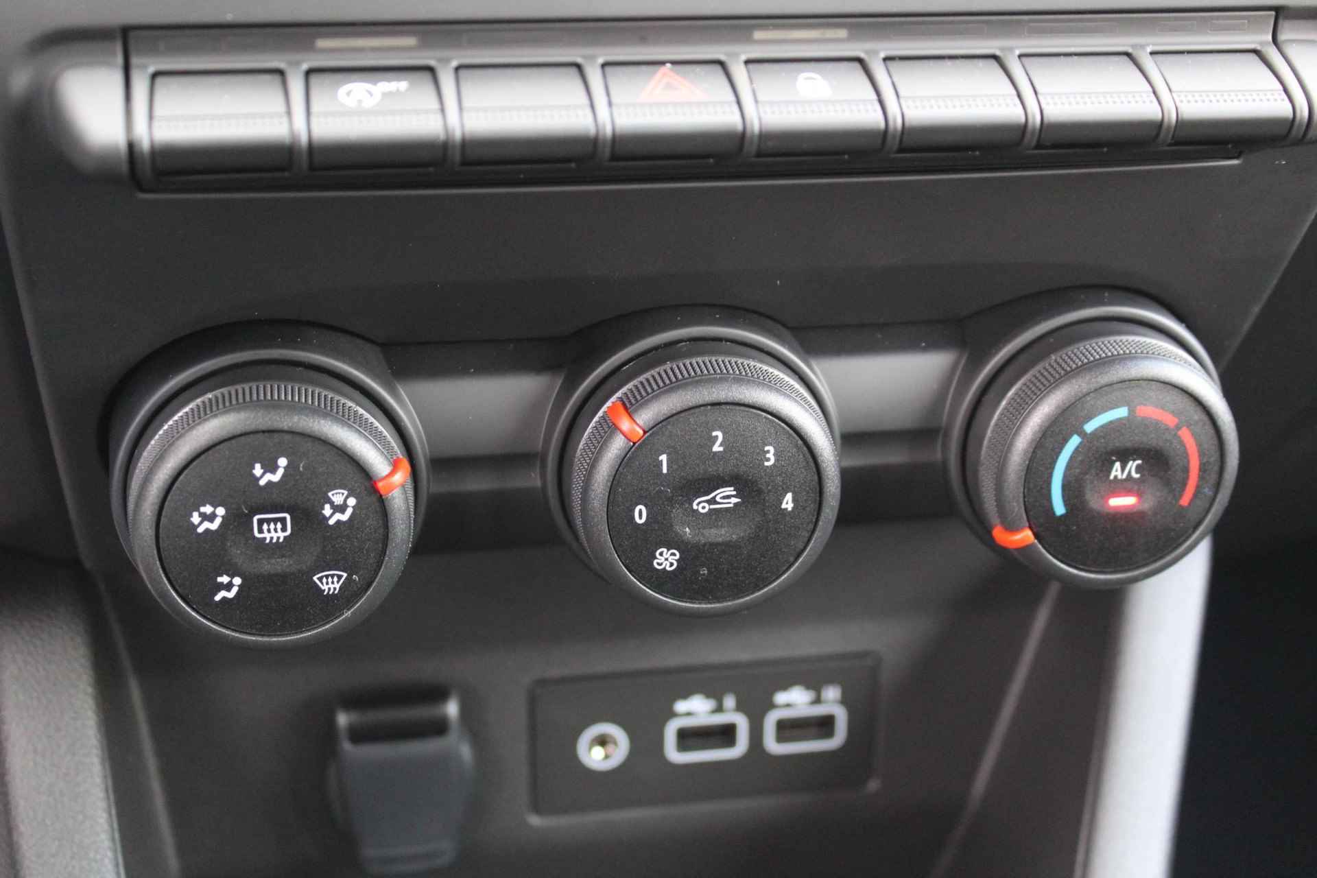 Mitsubishi Colt 1.0 MT Pure / Apple Carplay/Android Auto / Airco / Cruise Control / Bluetooth / LED Koplampen / - 12/36