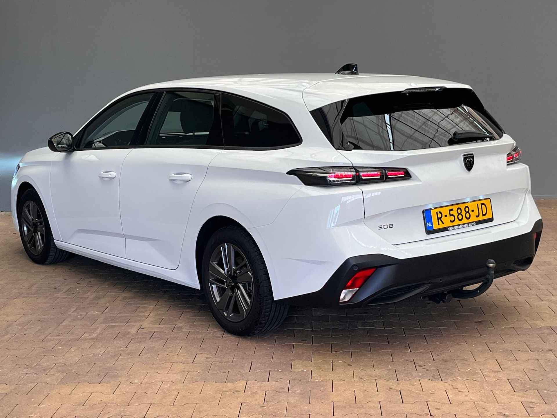 Peugeot 308 SW 1.2 130PK Active Pack Business Automaat | Trekhaak | Parkeersensoren Achter | Digitaal Dashboard | Apple/Android Carplay | 16" Lichtmetaal | Bluetooth | - 17/26