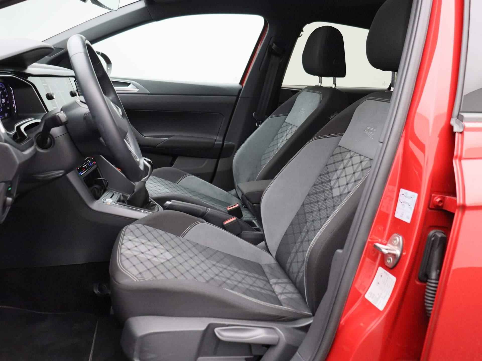 Volkswagen Taigo 1.0 TSI R-Line Business 110 PK [  R-line exterieur | R-line interieur | Navigatie | Digital cockpit pro | LED Matrix | Parkeersensoren | Camera | Keyless | Stoelverwarming | Apple carplay | Android auto | Lichtmetalen velgen | - 12/44