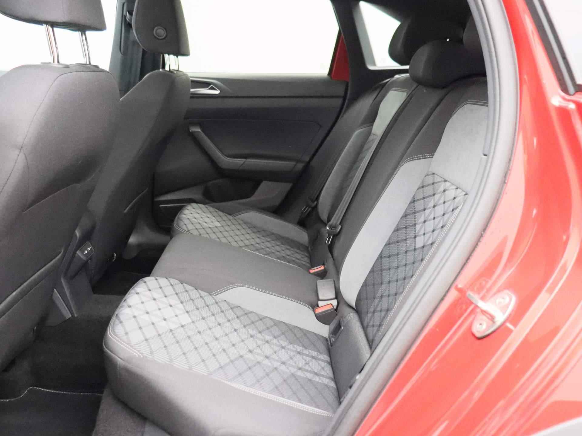 Volkswagen Taigo 1.0 TSI R-Line Business 110 PK [  R-line exterieur | R-line interieur | Navigatie | Digital cockpit pro | LED Matrix | Parkeersensoren | Camera | Keyless | Stoelverwarming | Apple carplay | Android auto | Lichtmetalen velgen | - 13/44