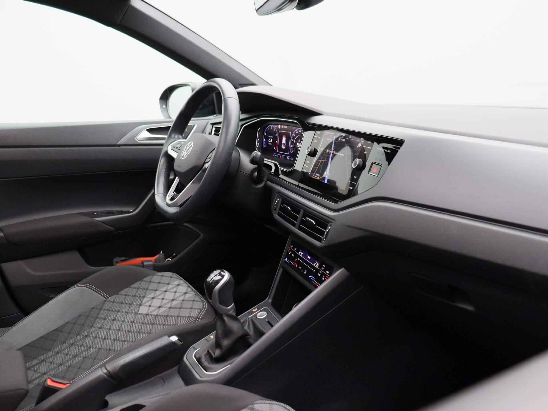 Volkswagen Taigo 1.0 TSI R-Line Business 110 PK [  R-line exterieur | R-line interieur | Navigatie | Digital cockpit pro | LED Matrix | Parkeersensoren | Camera | Keyless | Stoelverwarming | Apple carplay | Android auto | Lichtmetalen velgen | - 38/44