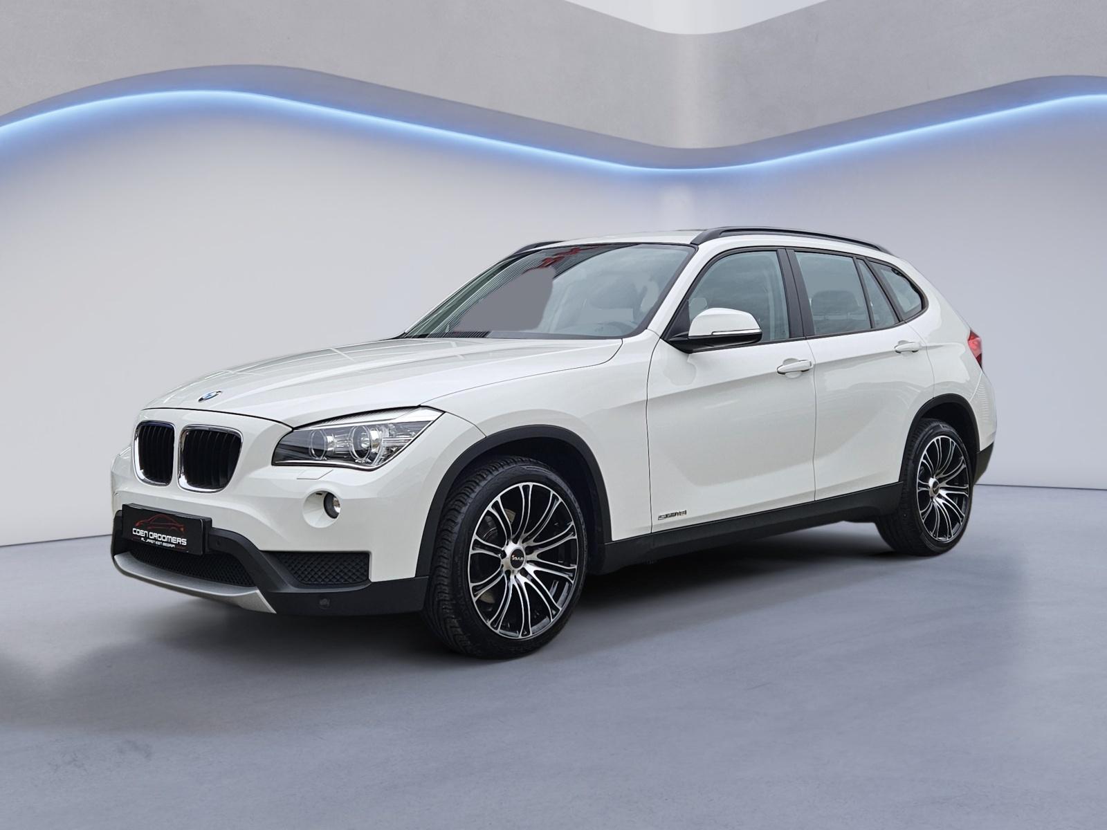 BMW X1 sDrive18i /Apple Carplay/Parkeersens. V+A/Licht&regensens./Stoelverw./Bi-Xenon/18''LMV/(MET GARANTIE*)