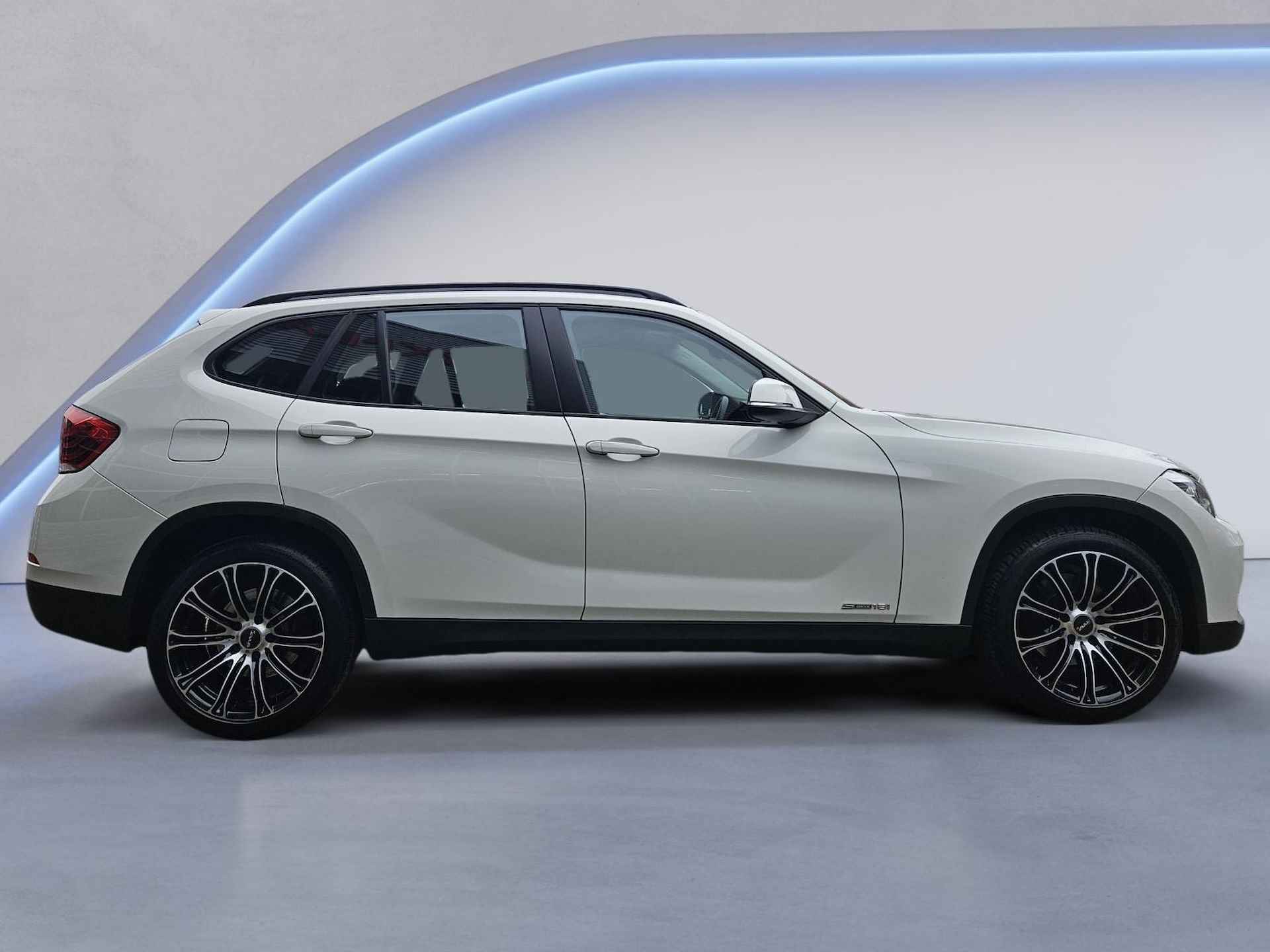 BMW X1 sDrive18i /Apple Carplay/Parkeersens. V+A/Licht&regensens./Stoelverw./Bi-Xenon/18''LMV/(MET GARANTIE*) - 5/30