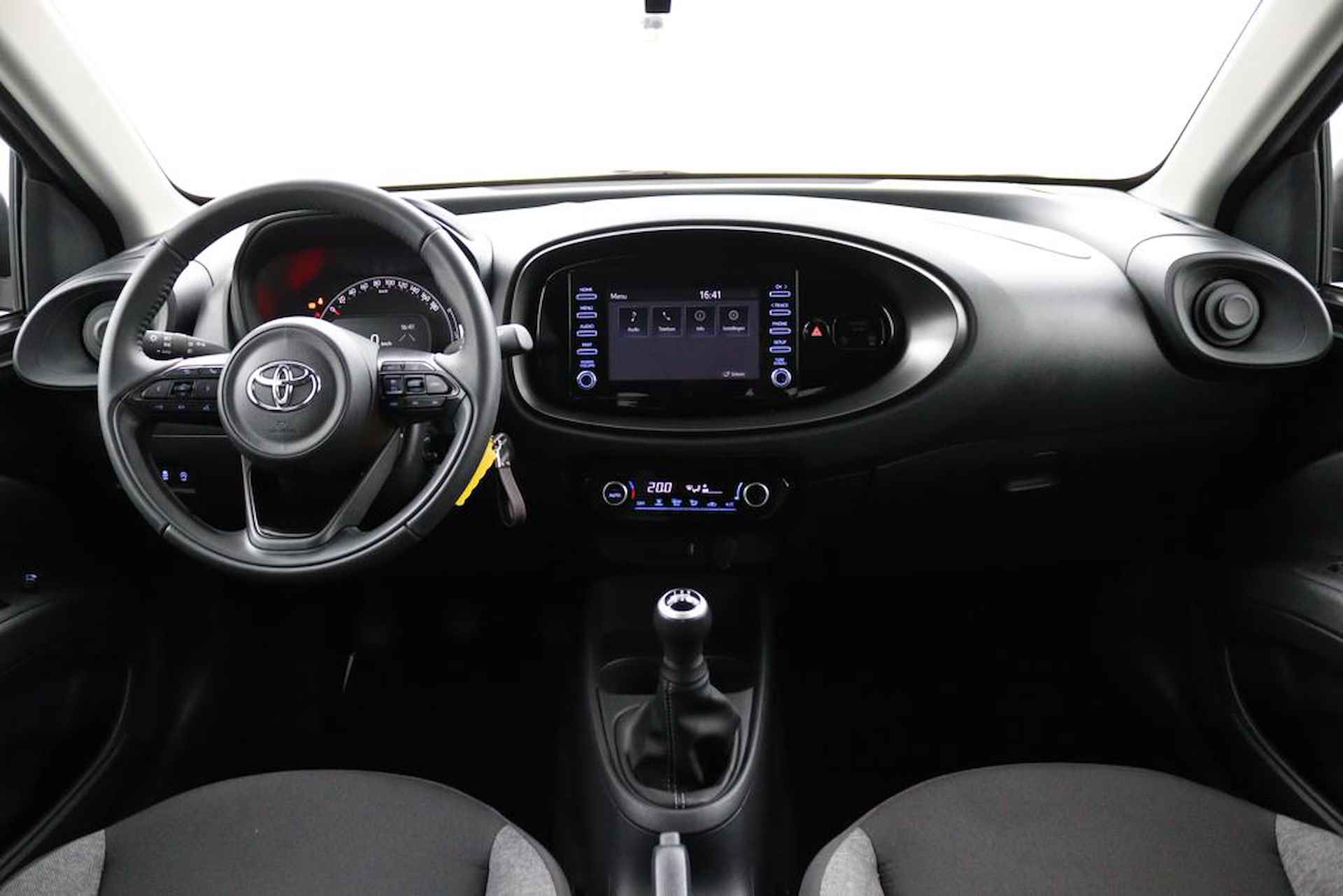 Toyota Aygo X 1.0 VVT-i MT first | Lichtmetalen Velgen | Automatische Airco | Privacy Glas | Achteruitrijcamera | Apple Carplay | Android Auto | - 11/42