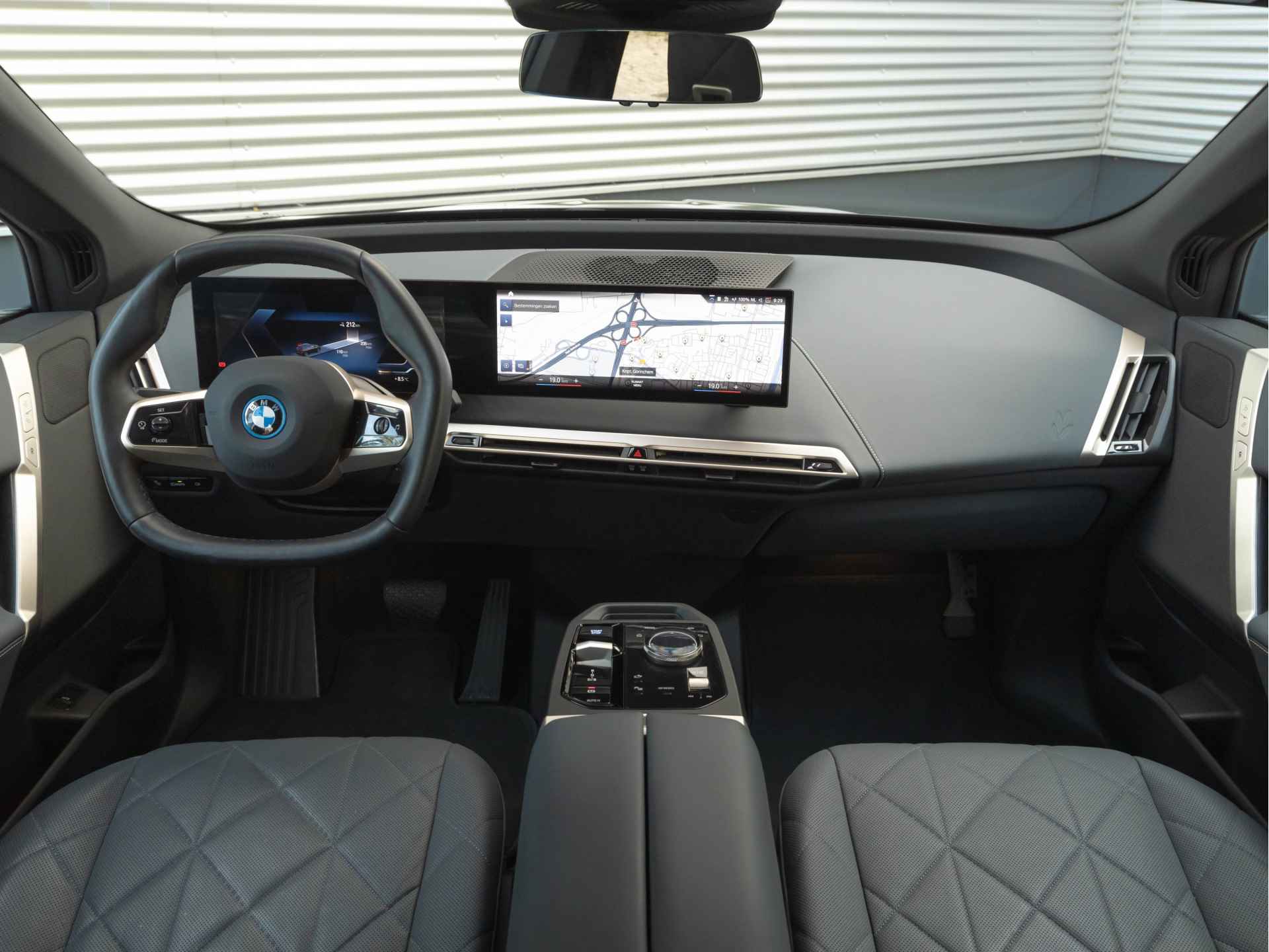 BMW iX xDrive50 - Sportpakket - Stoelventilatie - ACC - Parking Ass Prof - Lasers - 112 kWh - 15/37