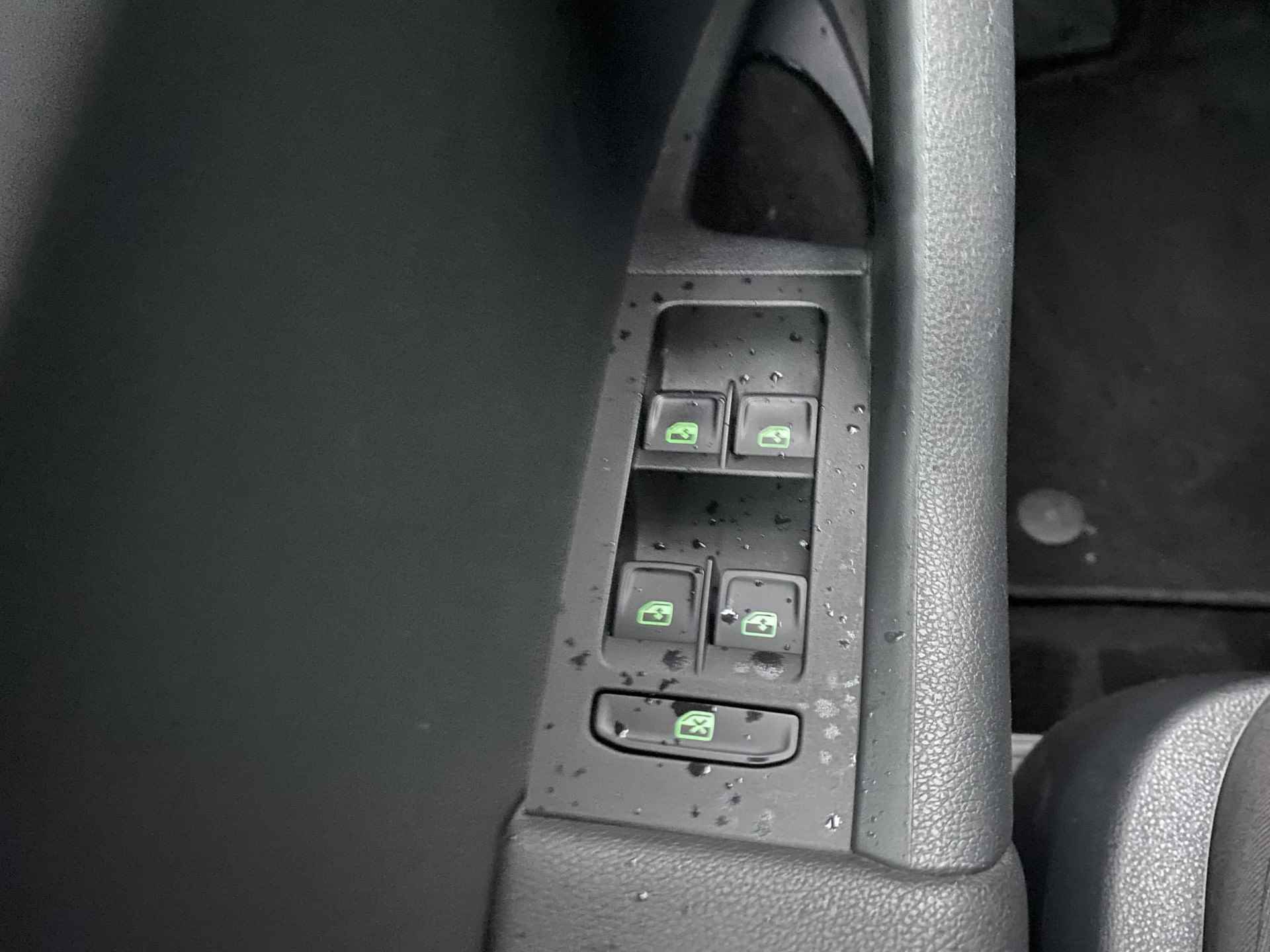 Skoda Octavia 1.0 TSI Greentech Ambition Business || Trekhaak | Reservewiel | Stoelverwarming | Parkeersensoren Voor + Achter | Navigatie + Apple Carplay/Android Auto | Cruise Controle | Climate Controle | Spiegels Elektrisch inklapbaar | Armsteun Voor & Achter - 18/28