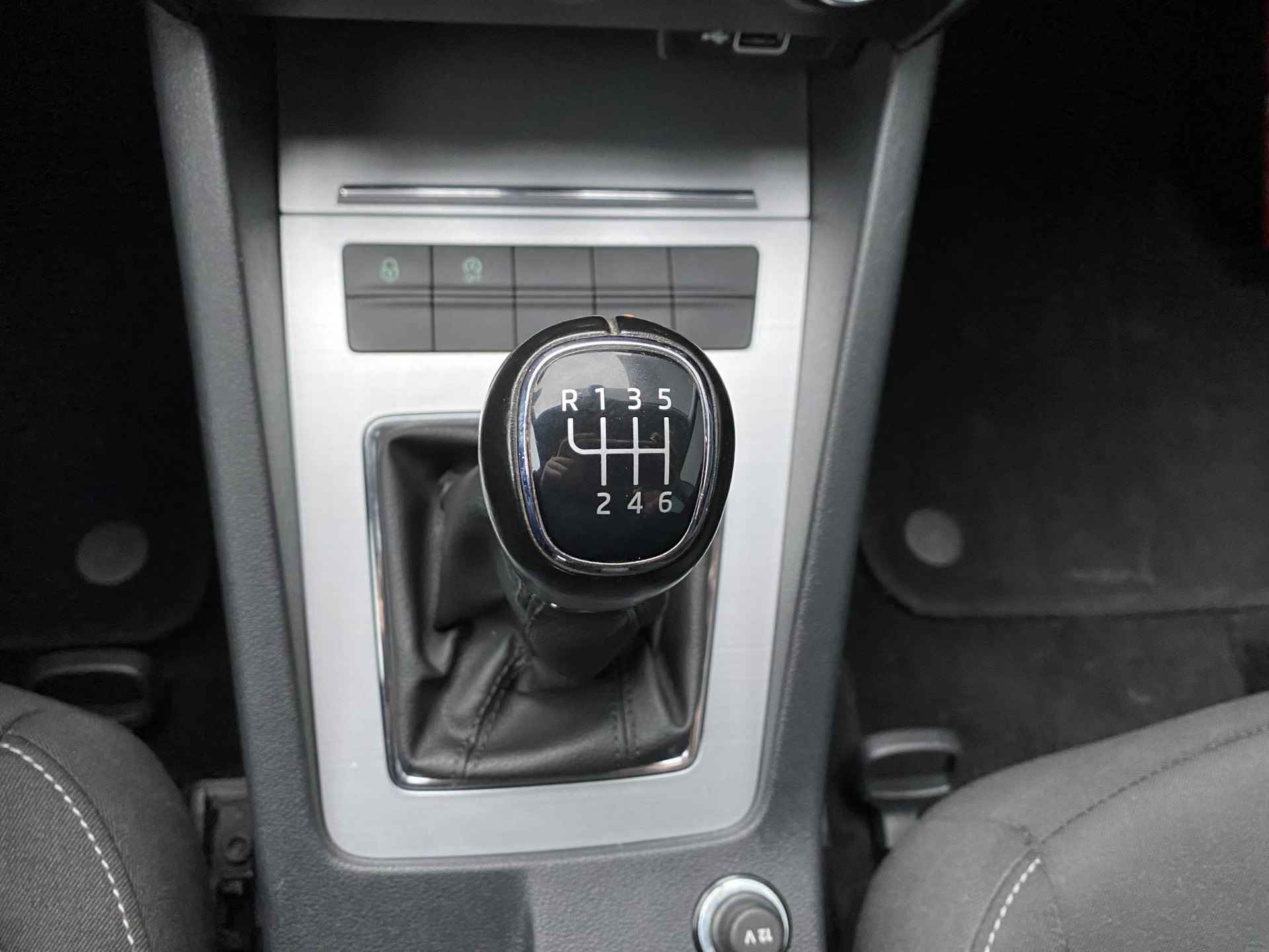 Skoda Octavia 1.0 TSI Greentech Ambition Business || Trekhaak | Reservewiel | Stoelverwarming | Parkeersensoren Voor + Achter | Navigatie + Apple Carplay/Android Auto | Cruise Controle | Climate Controle | Spiegels Elektrisch inklapbaar | Armsteun Voor & Achter - 19/28