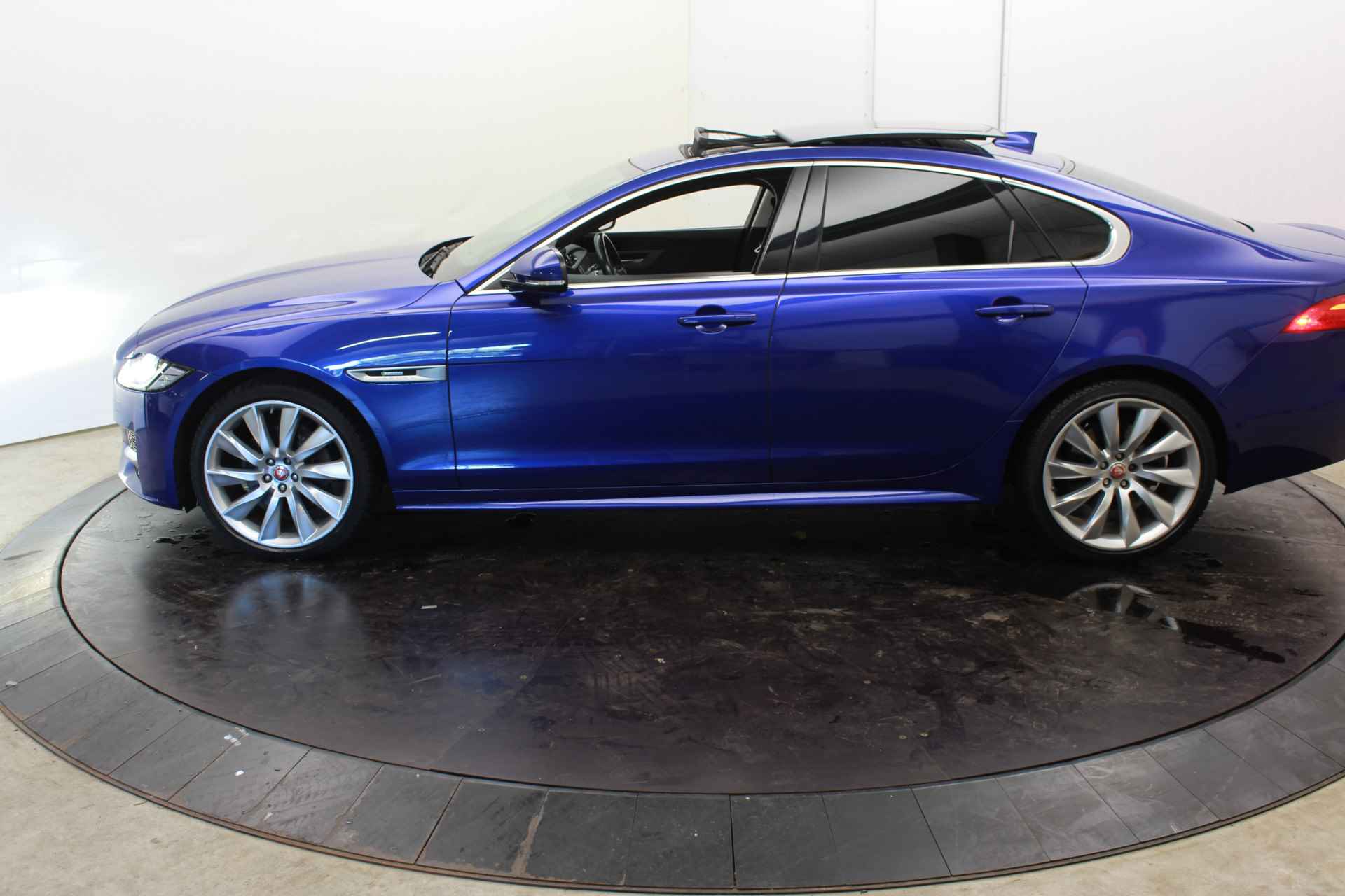 Jaguar XF 2.0d Portfolio R-Sport Panodak Camera Leder 19” - 10/45