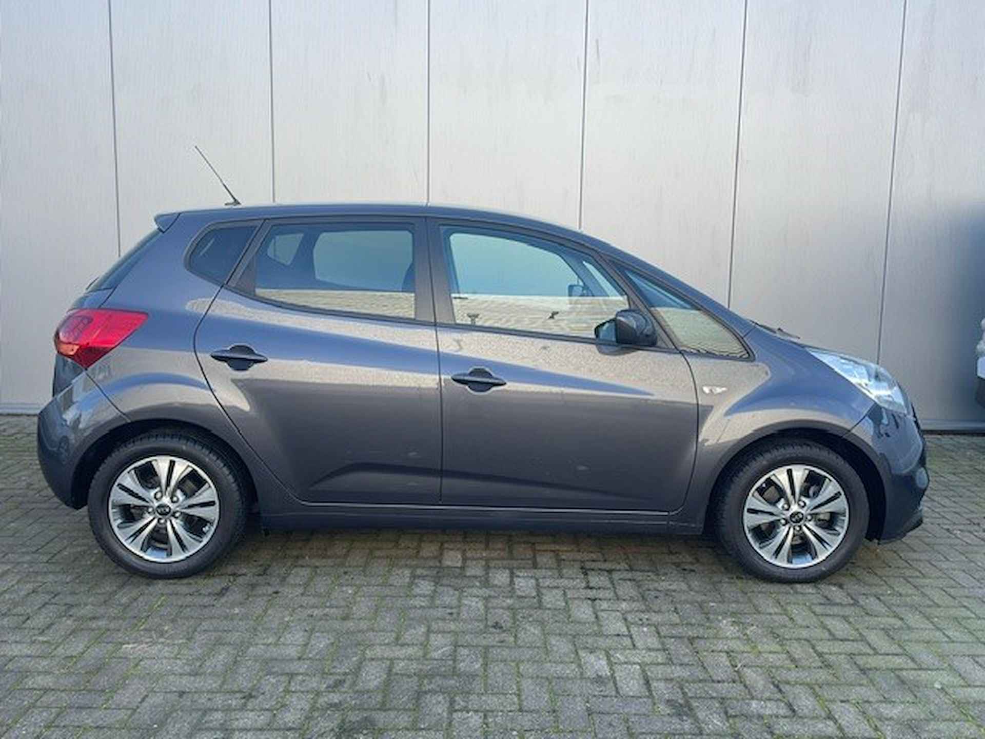 Kia Venga 1.4 CVVT DynamicPLusLine Navigatie, Climate control, Cruise Control, Trekhaak, 16"Lm, Achteruitrijcamera, Parkeersensoren - 3/24