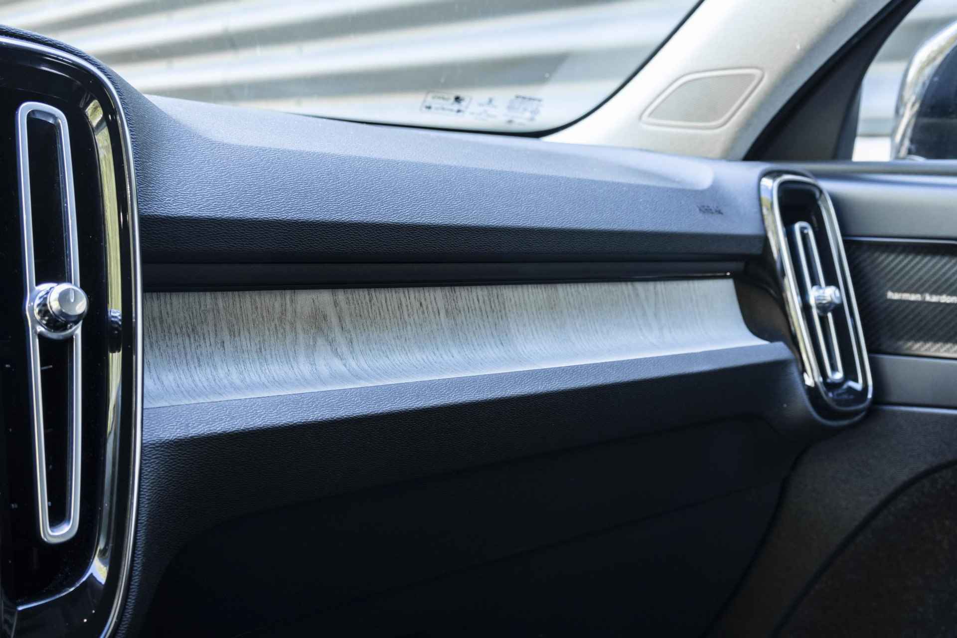 Volvo XC40 T3 Automaat Inscription | Premium Audio by Harman Kardon | Parkeerverwarming | Adaptive Cruise Control | Blind Spot | Park Assist voor en Achter | Parkeercamera - 25/36