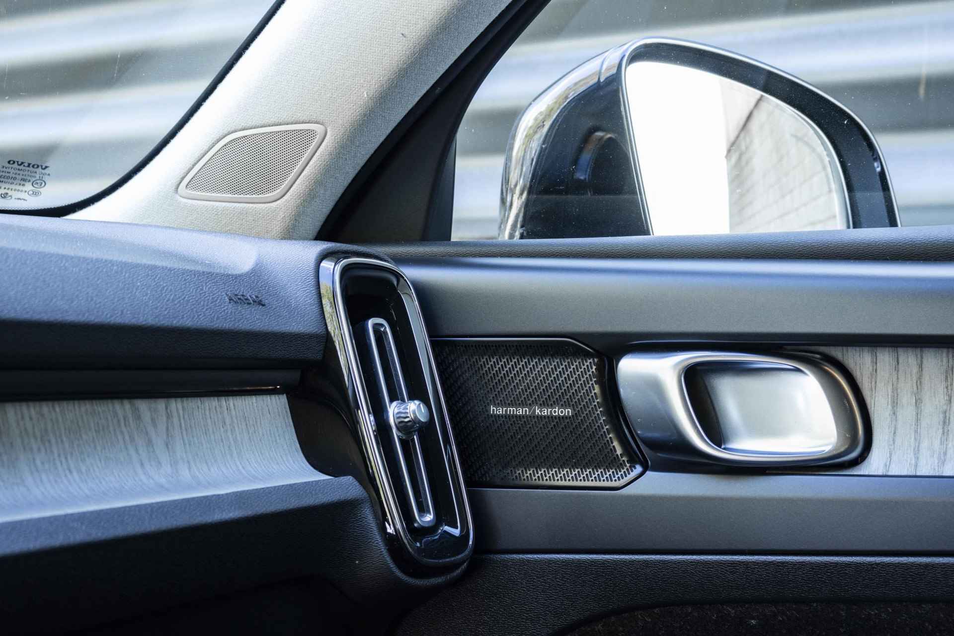 Volvo XC40 T3 Automaat Inscription | Premium Audio by Harman Kardon | Parkeerverwarming | Adaptive Cruise Control | Blind Spot | Park Assist voor en Achter | Parkeercamera - 26/36