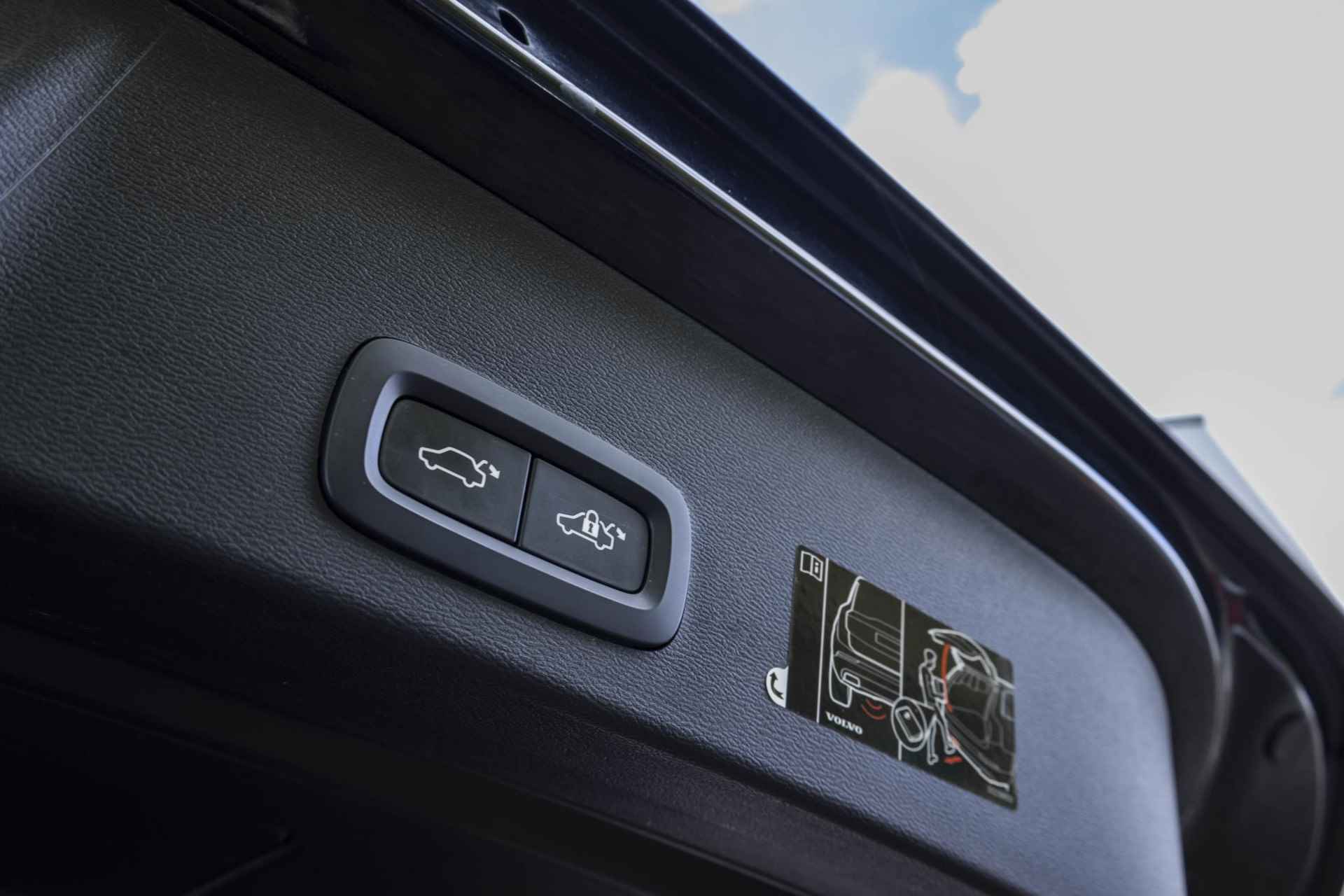 Volvo XC40 T3 Automaat Inscription | Premium Audio by Harman Kardon | Parkeerverwarming | Adaptive Cruise Control | Blind Spot | Park Assist voor en Achter | Parkeercamera - 33/36
