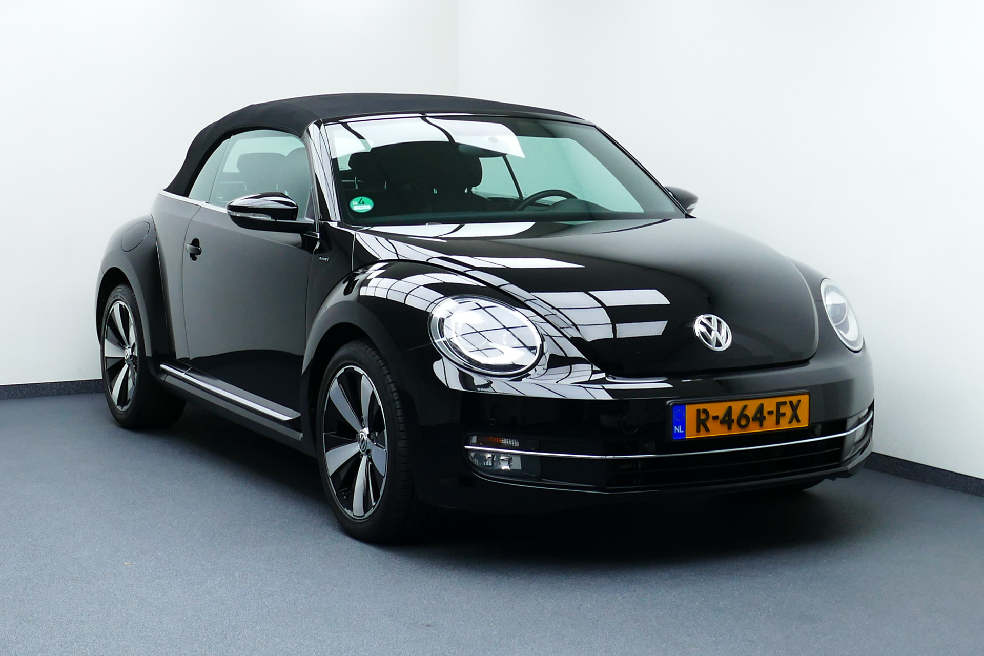 Volkswagen Beetle Cabriolet 1.2 TSI Exclusive Series. Navi, Camera, Clima, Cruise, Stoelverw, Xenon/Led, 18"LMV bij viaBOVAG.nl