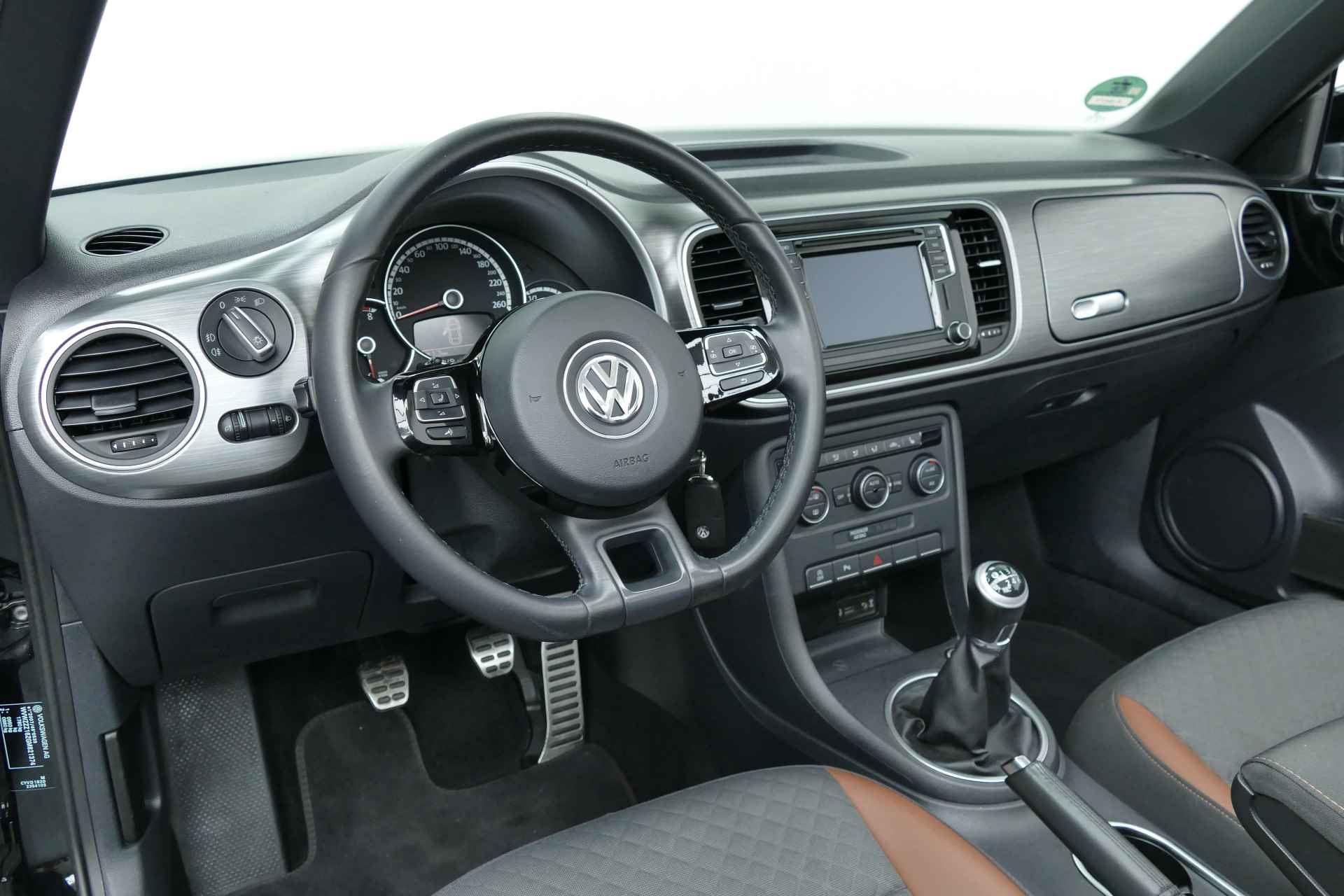 Volkswagen Beetle Cabriolet 1.2 TSI Exclusive Series. Navi, Camera, Clima, Cruise, Stoelverw, Xenon/Led, 18"LMV - 16/41