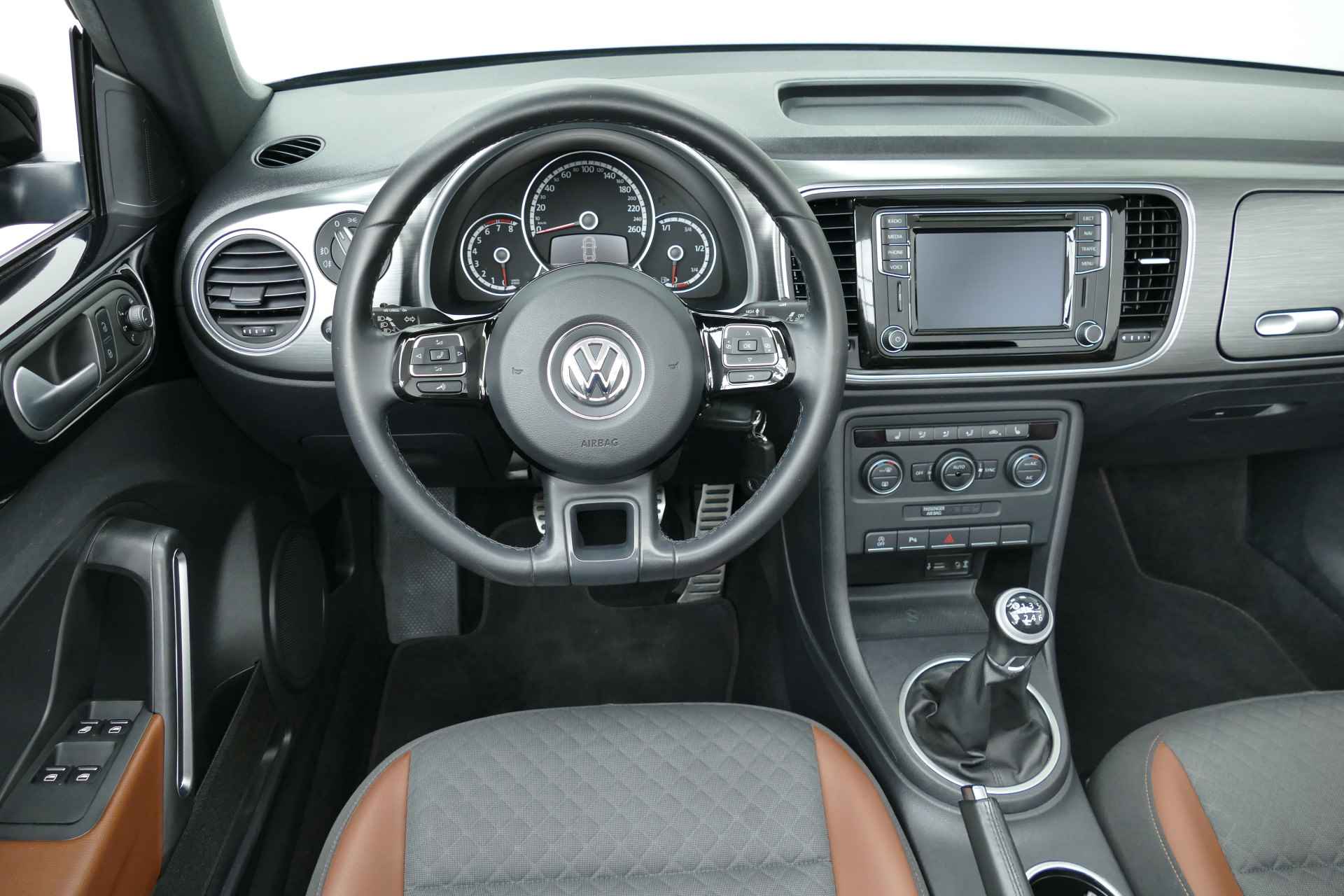 Volkswagen Beetle Cabriolet 1.2 TSI Exclusive Series. Navi, Camera, Clima, Cruise, Stoelverw, Xenon/Led, 18"LMV - 17/41