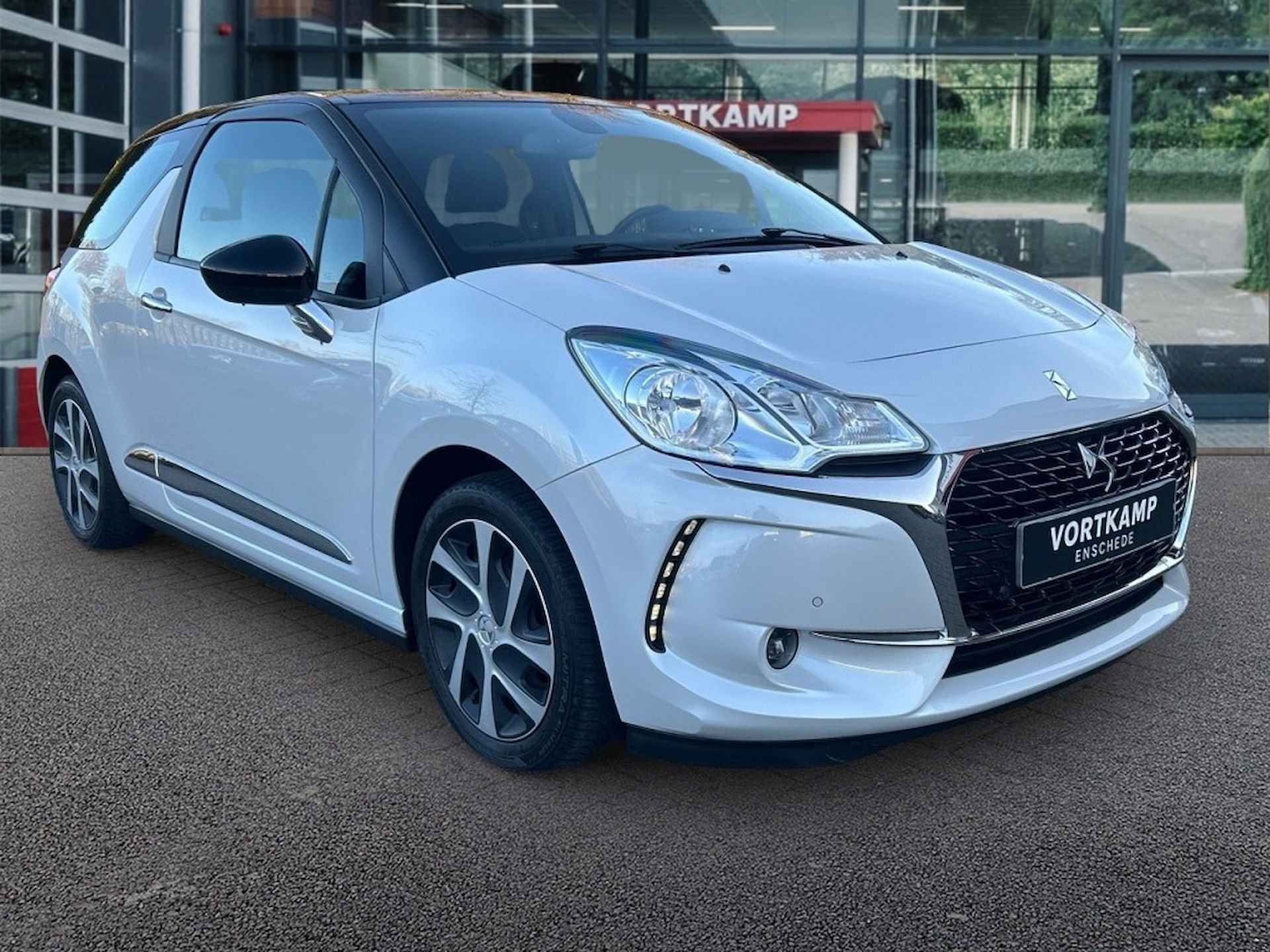 CITROEN Ds3 1.2 PURE TECH SO CHIC CAMERA/CRUISE/AIRCO - 3/22