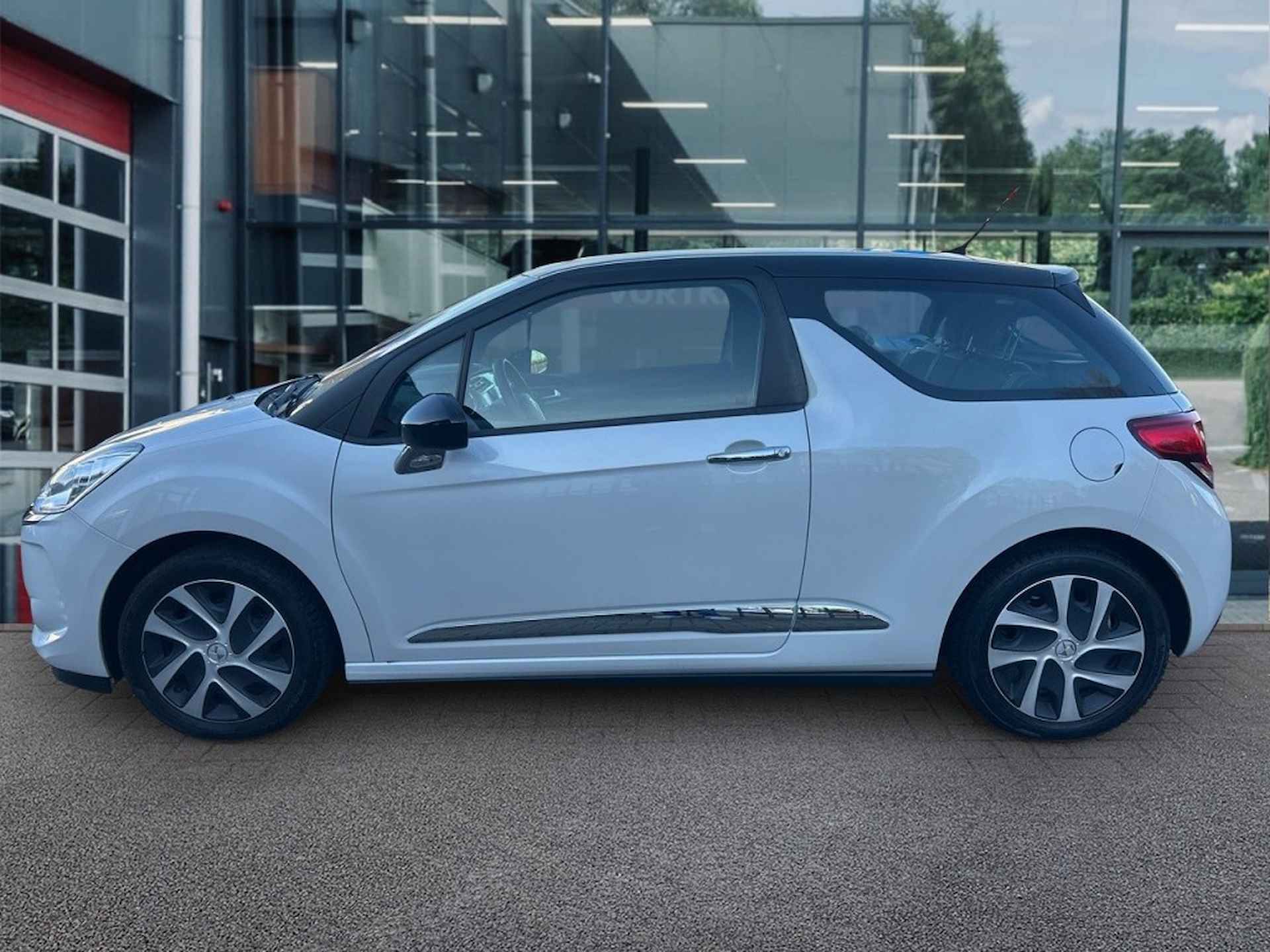 CITROEN Ds3 1.2 PURE TECH SO CHIC CAMERA/CRUISE/AIRCO - 8/22