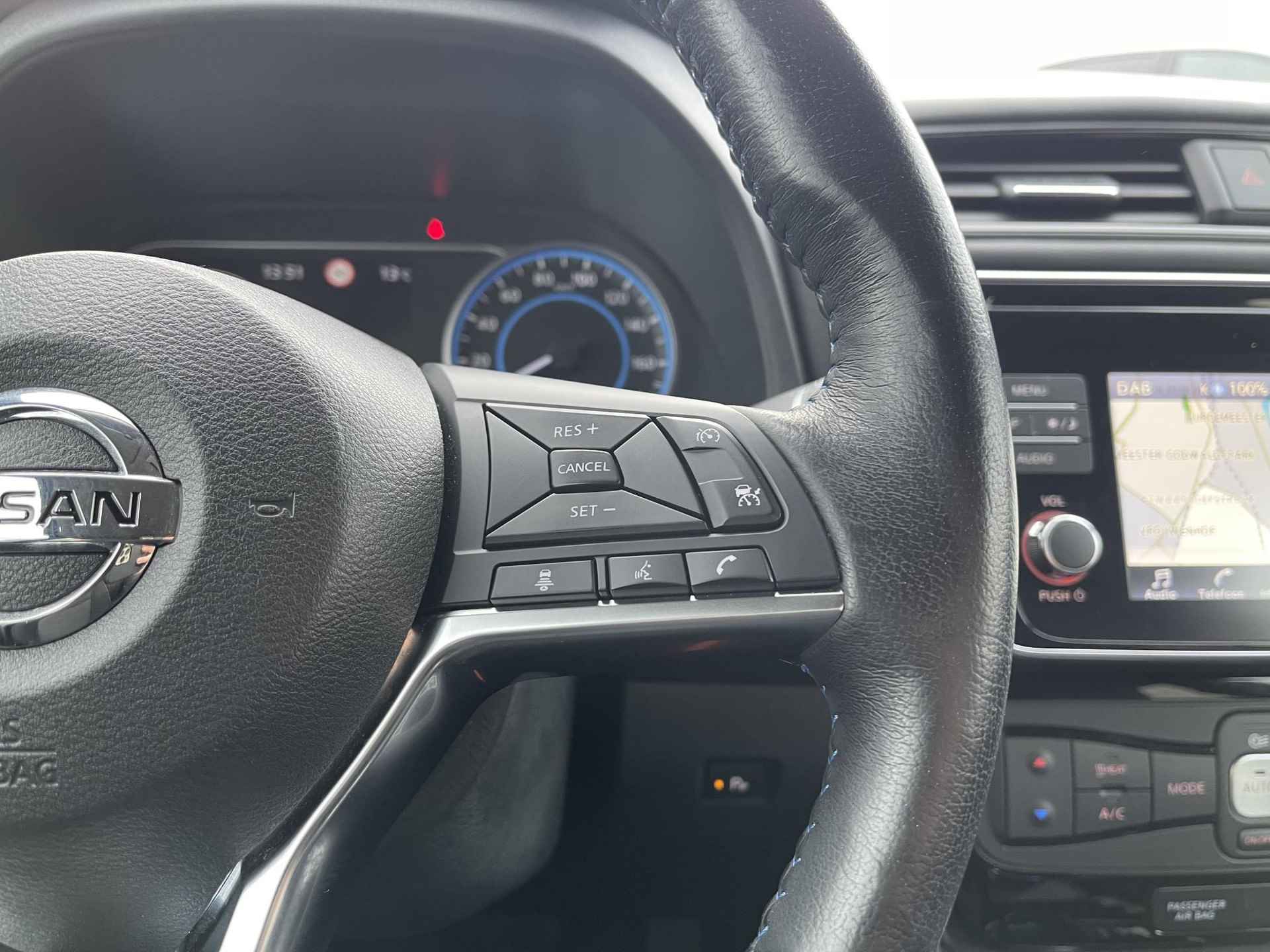 Nissan LEAF N-Connecta 40 kWh *SUBSIDIE MOGELIJK* | Adapt. Cruise Control | Navigatie | 360° Camera | Stuur- + Stoelverwarming | Apple Carplay/Android Auto | Rijklaarprijs! - 15/26