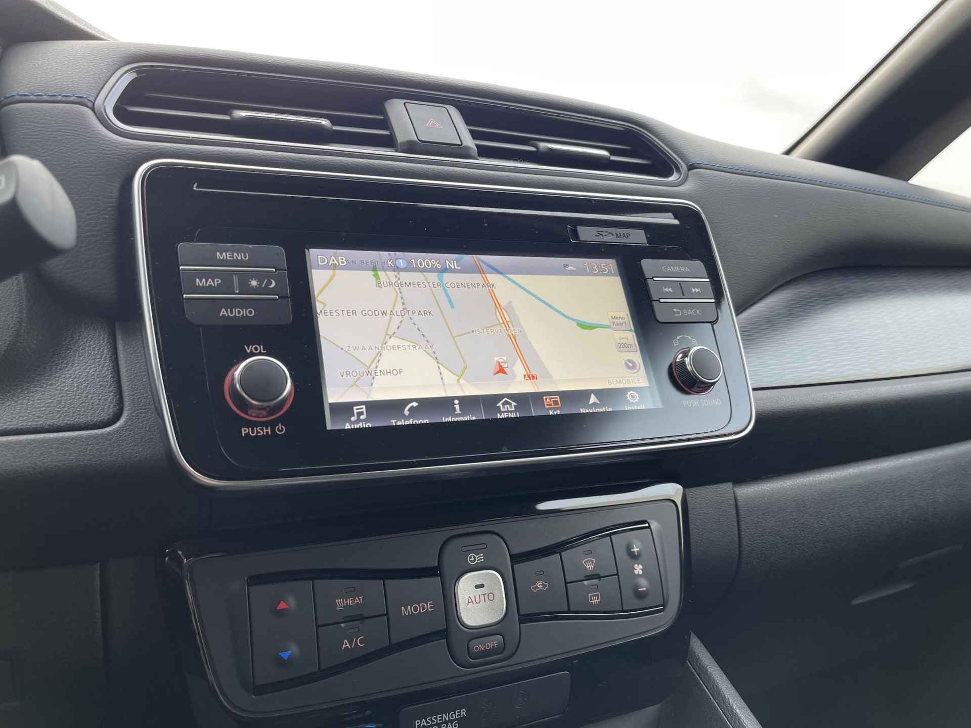 Nissan LEAF N-Connecta 40 kWh *SUBSIDIE MOGELIJK* | Adapt. Cruise Control | Navigatie | 360° Camera | Stuur- + Stoelverwarming | Apple Carplay/Android Auto | Rijklaarprijs! - 16/26