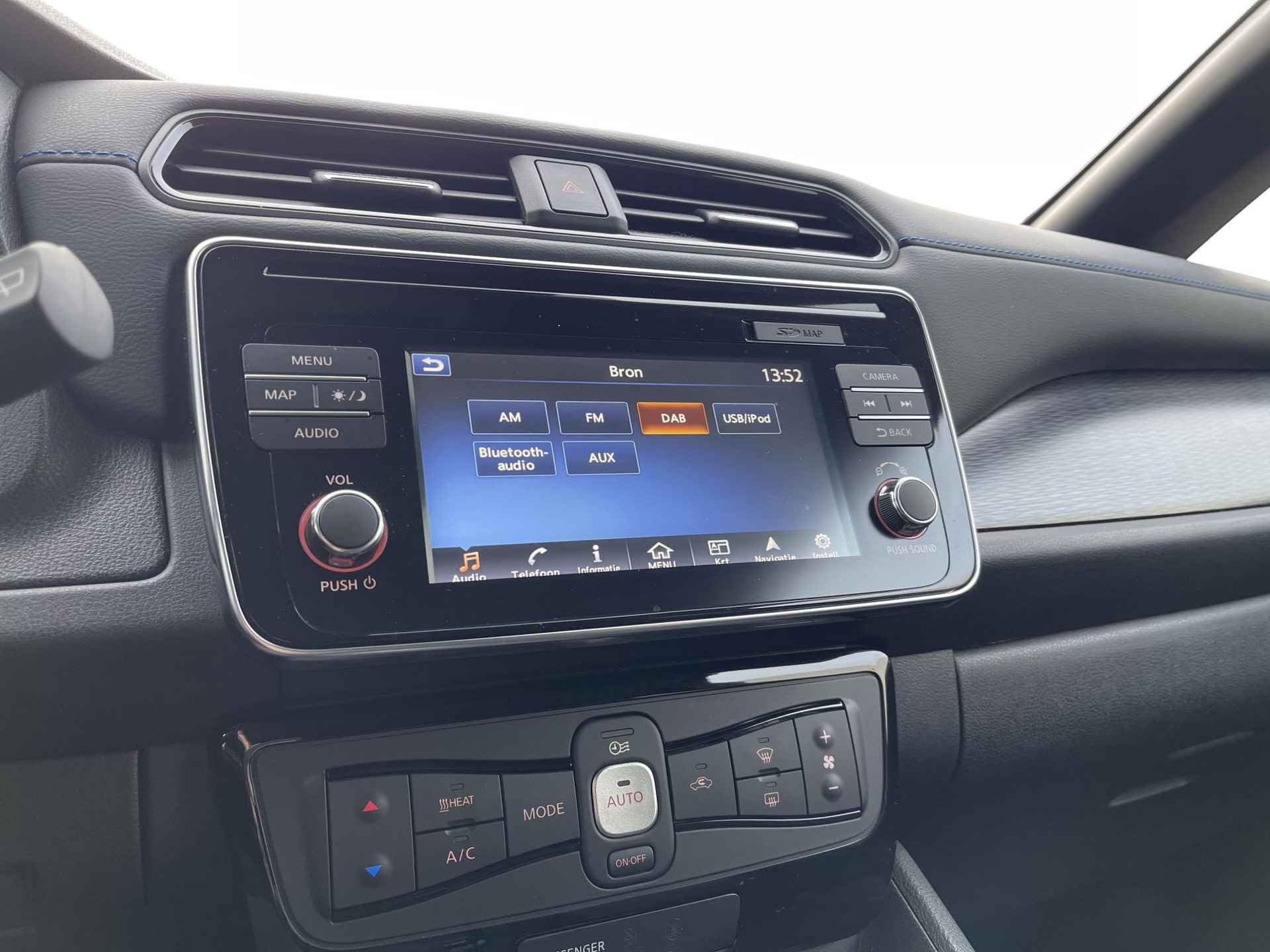 Nissan LEAF N-Connecta 40 kWh *SUBSIDIE MOGELIJK* | Adapt. Cruise Control | Navigatie | 360° Camera | Stuur- + Stoelverwarming | Apple Carplay/Android Auto | Rijklaarprijs! - 18/26