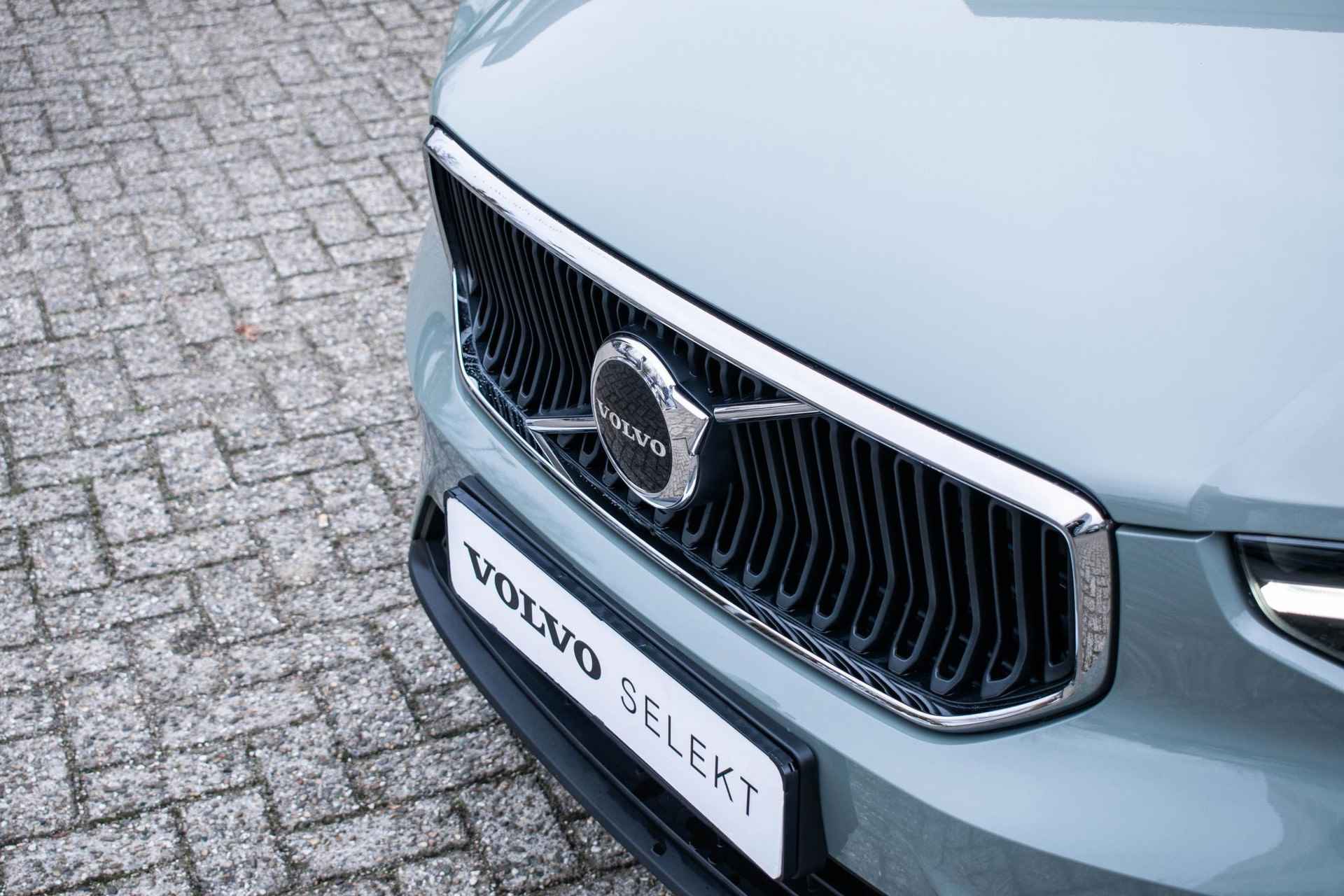 Volvo XC40 T2 Automaat  Core | Parkeercamera | 19"Lichtmetalen velgen | Park Assist voor en achter | Parkeercamera | Volvo on Call | DAB ontvanger - 12/28