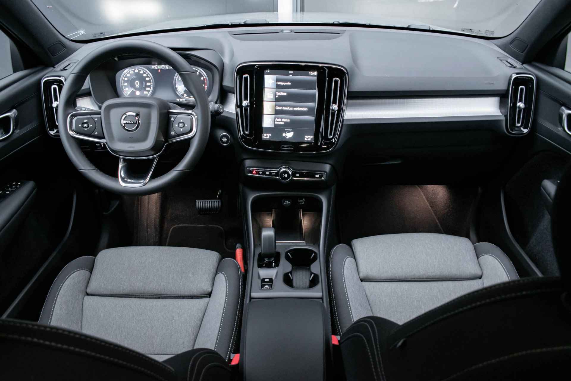 Volvo XC40 T2 Automaat  Core | Parkeercamera | 19"Lichtmetalen velgen | Park Assist voor en achter | Parkeercamera | Volvo on Call | DAB ontvanger - 15/28