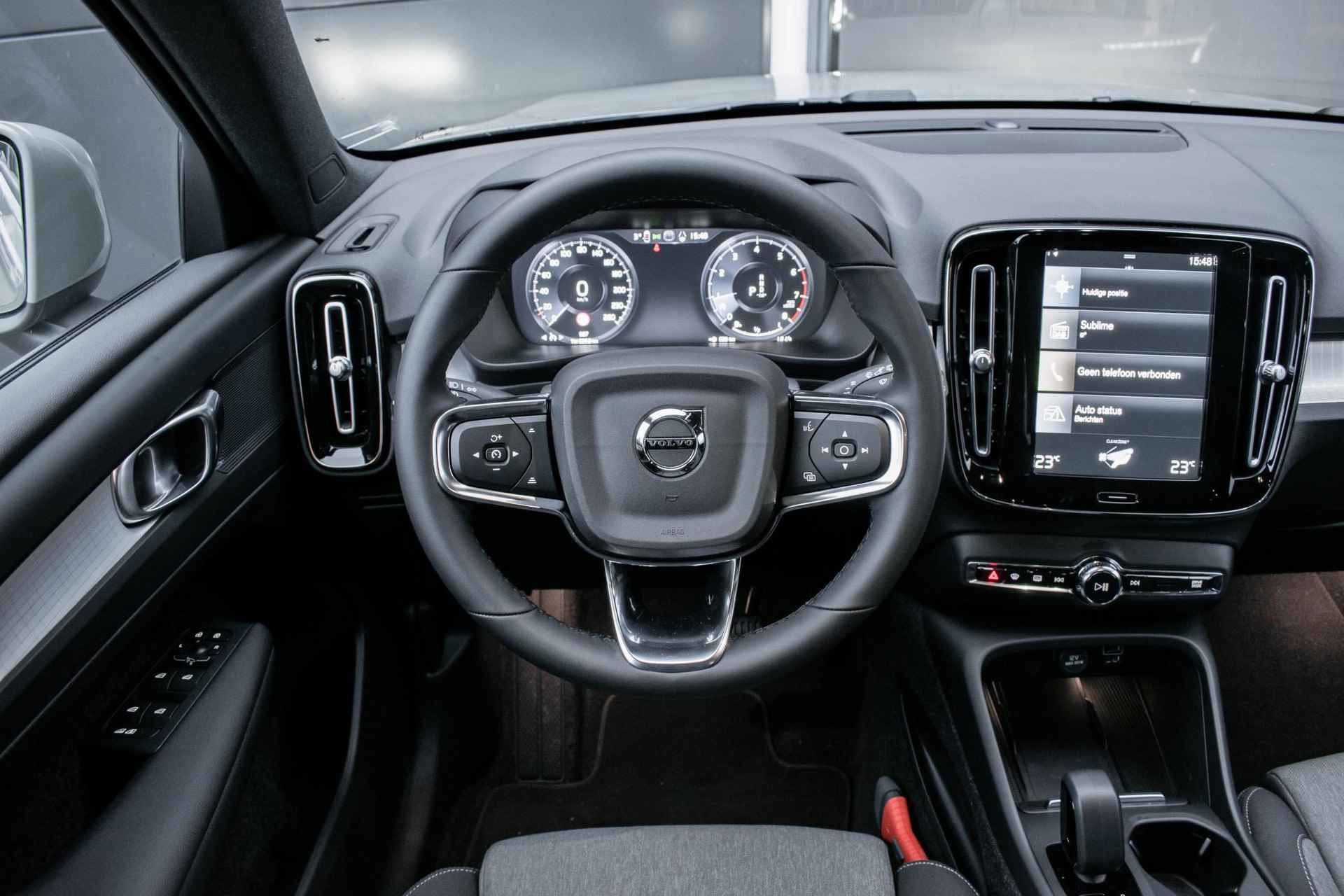 Volvo XC40 T2 Automaat  Core | Parkeercamera | 19"Lichtmetalen velgen | Park Assist voor en achter | Parkeercamera | Volvo on Call | DAB ontvanger - 16/28