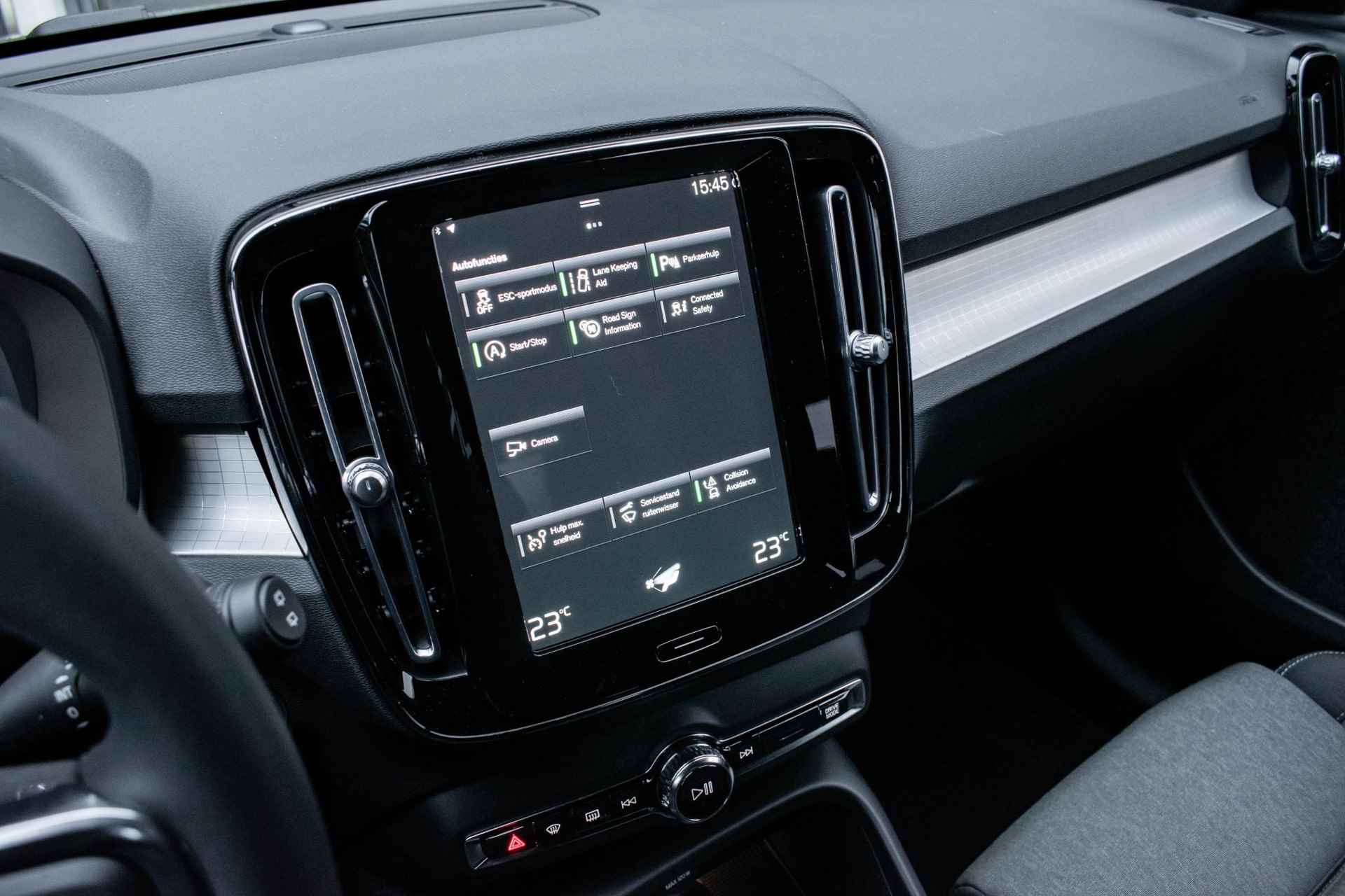 Volvo XC40 T2 Automaat  Core | Parkeercamera | 19"Lichtmetalen velgen | Park Assist voor en achter | Parkeercamera | Volvo on Call | DAB ontvanger - 19/28
