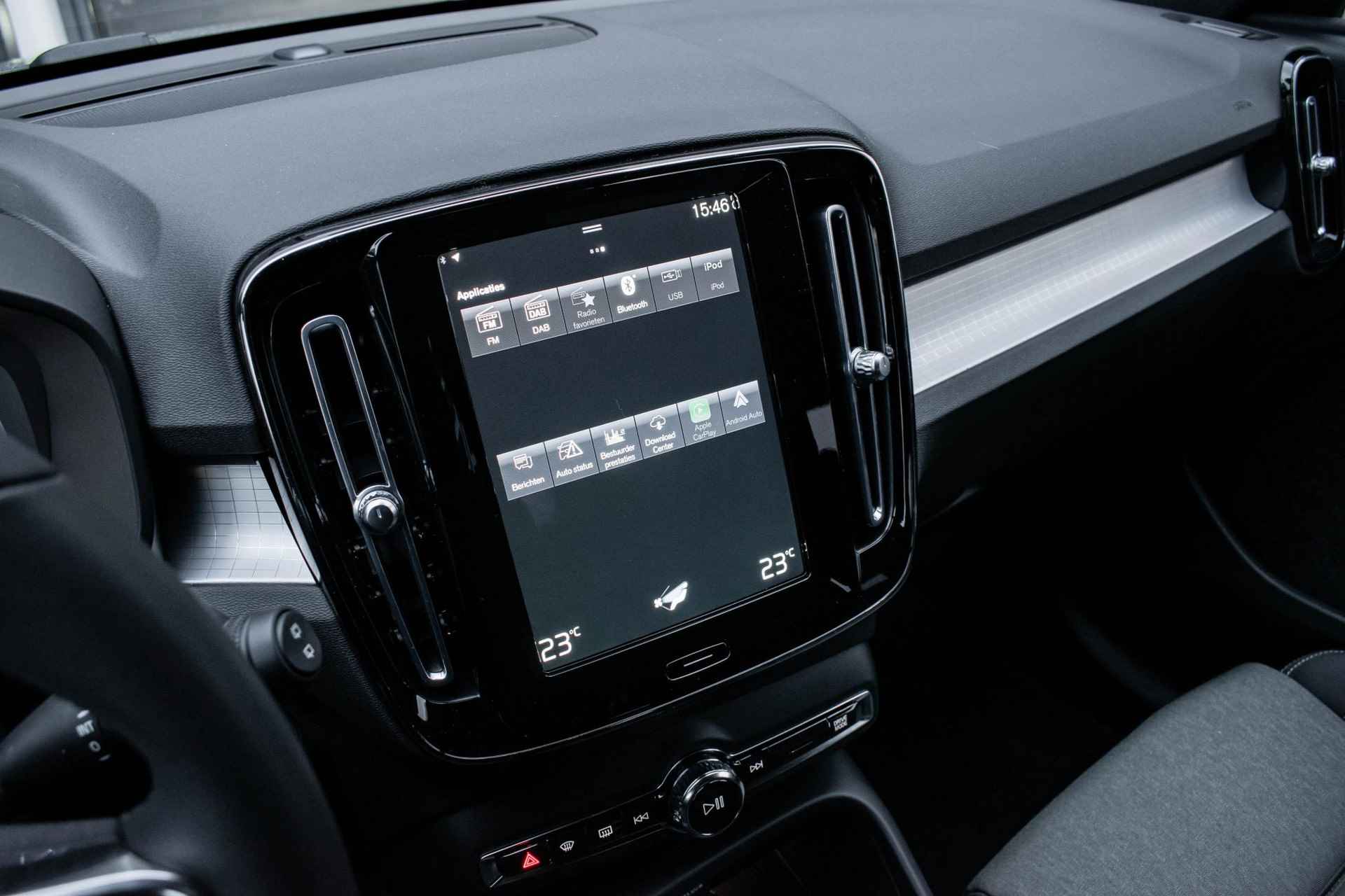 Volvo XC40 T2 Automaat  Core | Parkeercamera | 19"Lichtmetalen velgen | Park Assist voor en achter | Parkeercamera | Volvo on Call | DAB ontvanger - 20/28