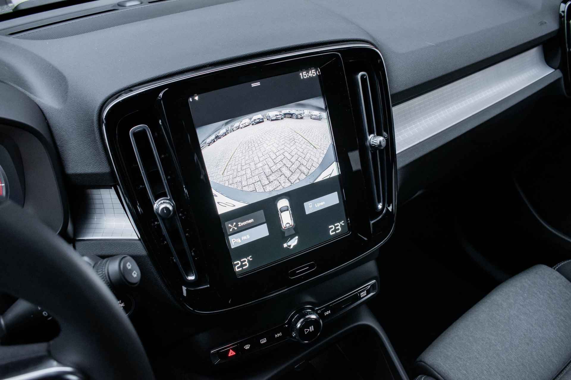 Volvo XC40 T2 Automaat  Core | Parkeercamera | 19"Lichtmetalen velgen | Park Assist voor en achter | Parkeercamera | Volvo on Call | DAB ontvanger - 21/28