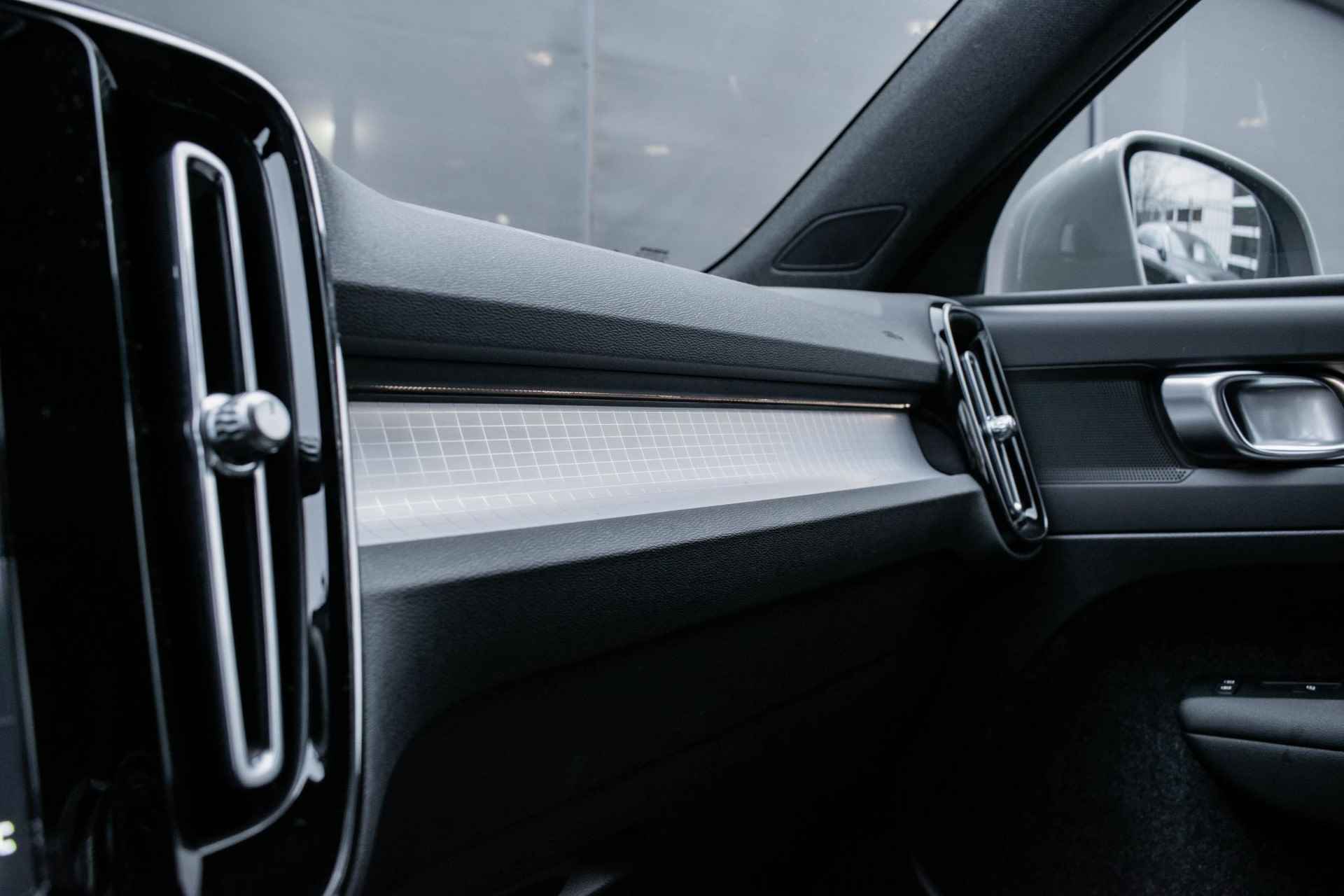 Volvo XC40 T2 Automaat  Core | Parkeercamera | 19"Lichtmetalen velgen | Park Assist voor en achter | Parkeercamera | Volvo on Call | DAB ontvanger - 22/28