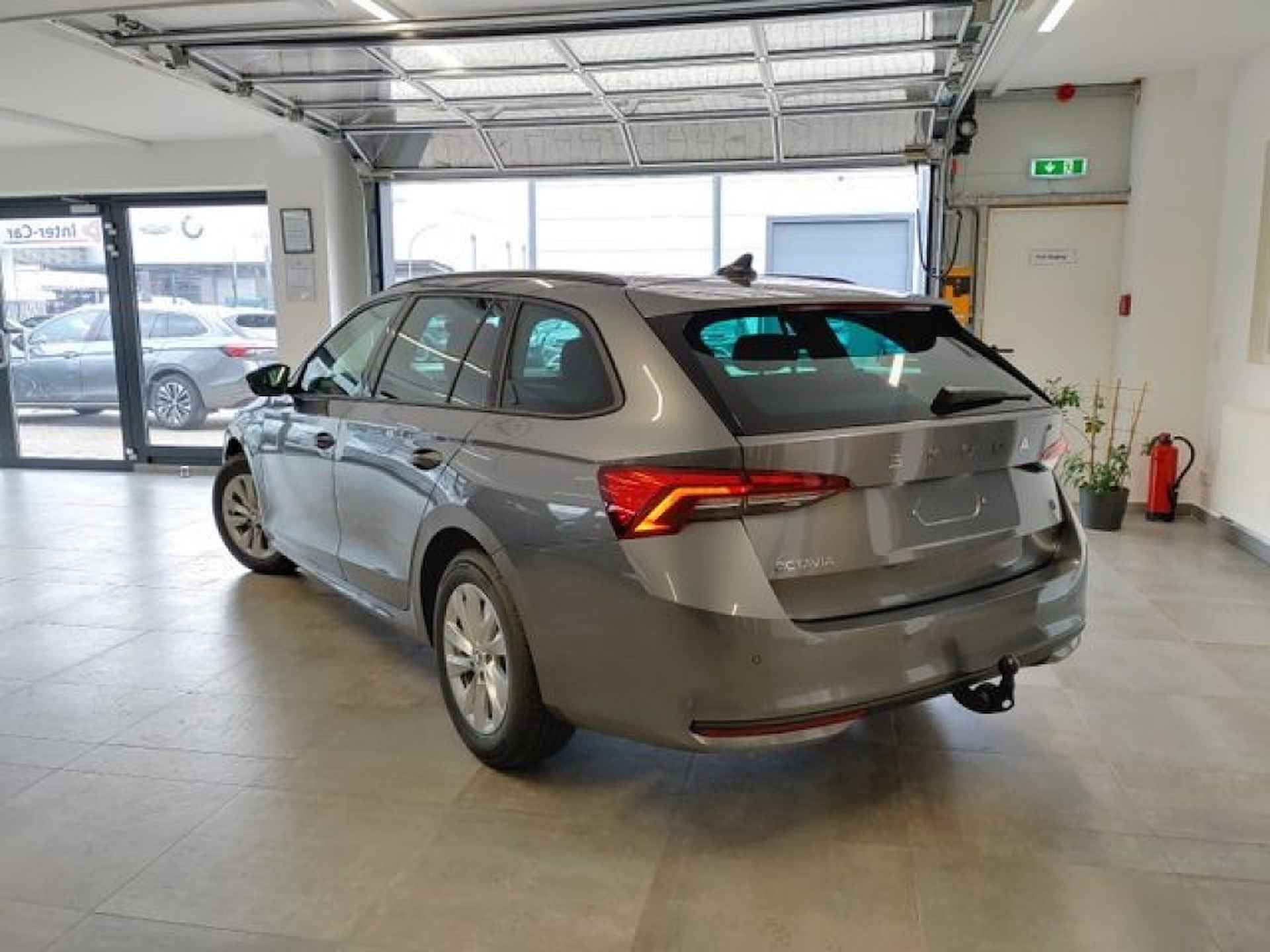 SKODA Octavia 1.5 TSI MHEV DSG SELECTION TREKHAAK/CARPLAY/PDC/STOELVERW - 7/17