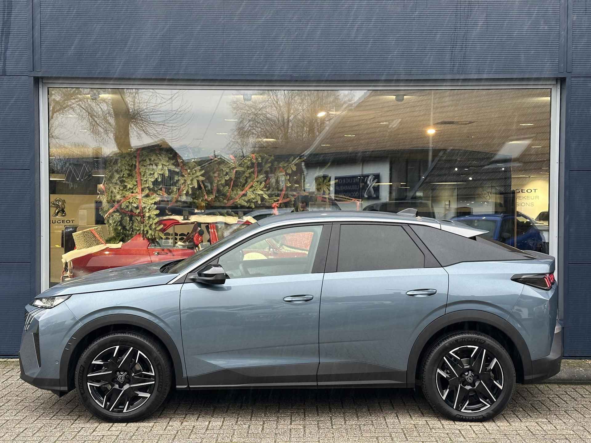 Peugeot 3008 1.2 Hybrid 136 Allure | Nieuwe Auto | Trekhaak 1200 KG Trekvermogen | Registratie 2025 mogelijk | Panoramic Navigation Pack | 360 Vision & Drive Assist Pack | Climate Control | Stuurverwarming | Camera | Adaptieve Cruise Control | 19 Inch Lichtmetalen Velgen | LED Verlichting | - 3/50