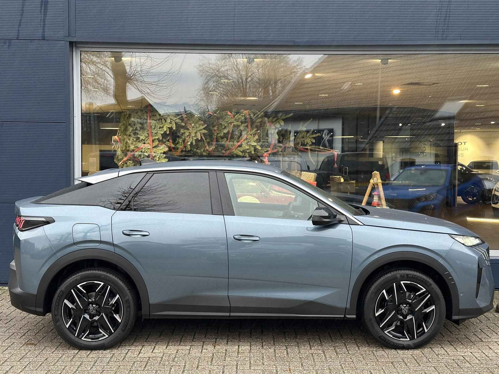 Peugeot 3008 1.2 Hybrid 136 Allure | Nieuwe Auto | Trekhaak 1200 KG Trekvermogen | Registratie 2025 mogelijk | Panoramic Navigation Pack | 360 Vision & Drive Assist Pack | Climate Control | Stuurverwarming | Camera | Adaptieve Cruise Control | 19 Inch Lichtmetalen Velgen | LED Verlichting | - 4/50