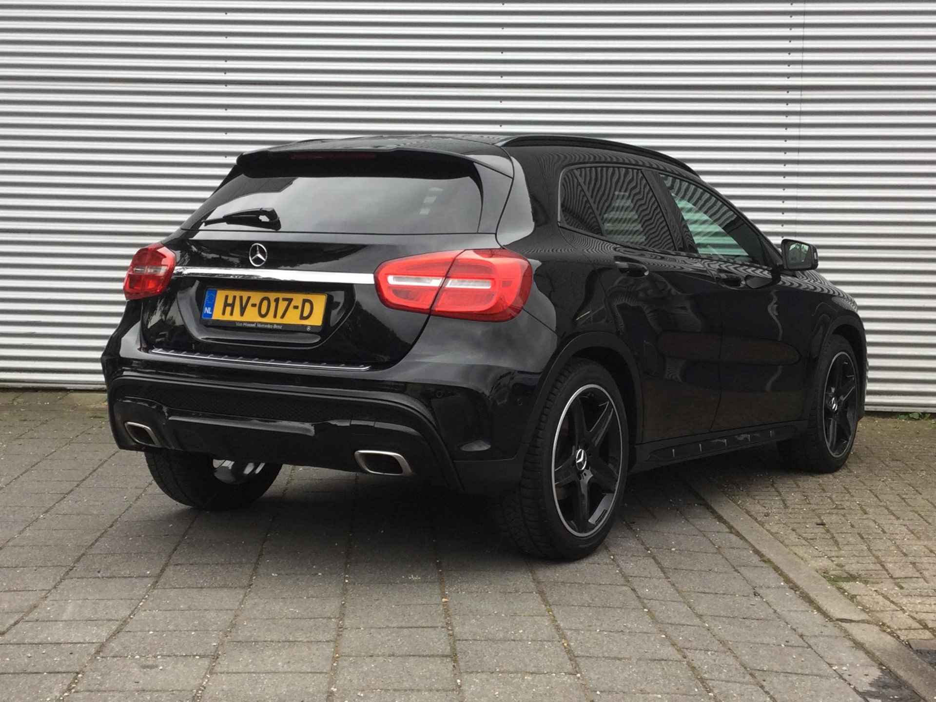 Mercedes-Benz GLA-klasse 180 AMG Night Edition | NL-auto | Panoramadak | Sportstoelen | Camera | - 4/30