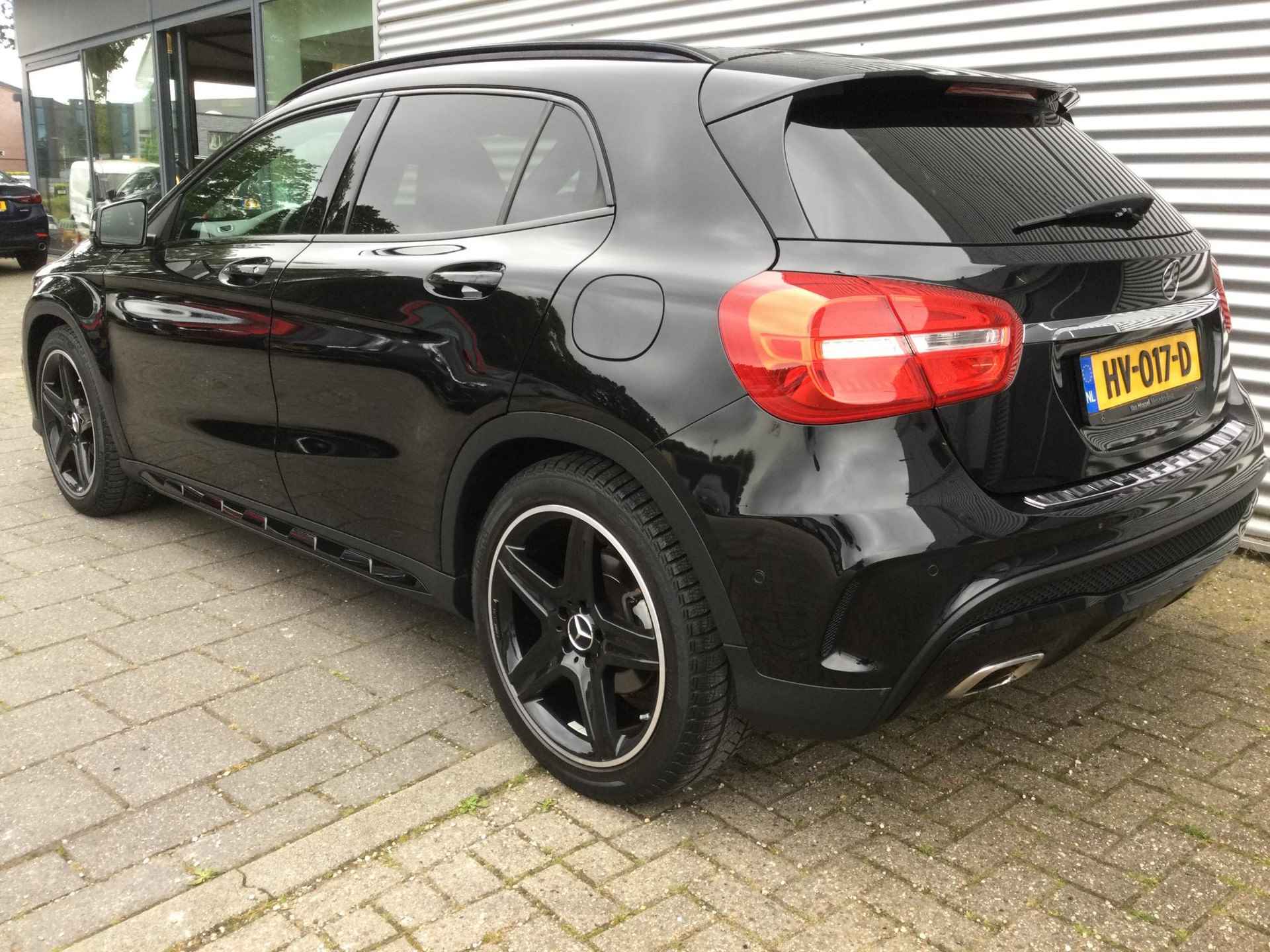 Mercedes-Benz GLA-klasse 180 AMG Night Edition | NL-auto | Panoramadak | Sportstoelen | Camera | - 7/30