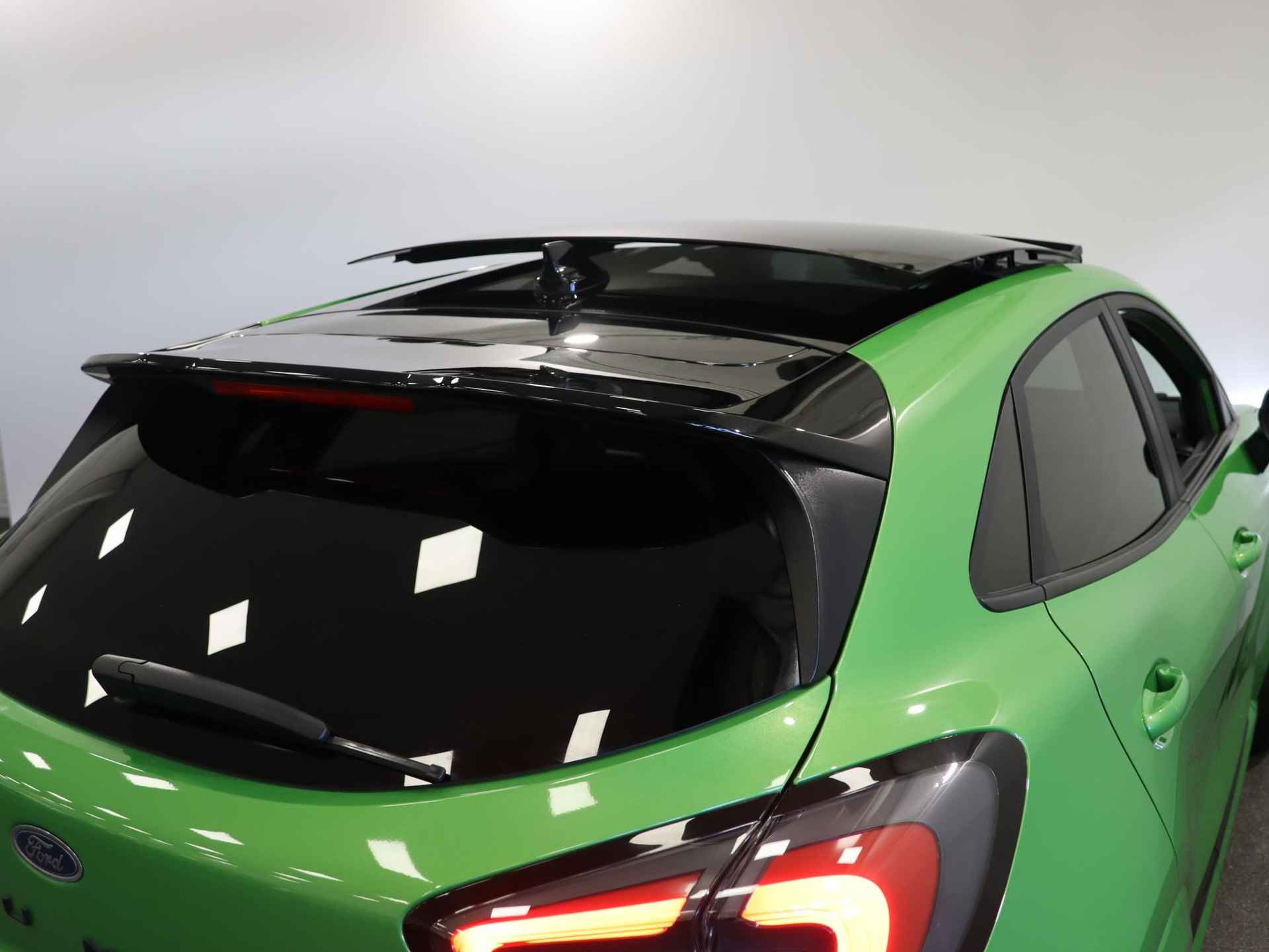 Ford Puma 1.5 EcoBoost ST-X | 200 PK | Performance Pack | Mean Green | Panorama Dak | Elektrische Achterklep | Driver Assistance Pack - 16/45