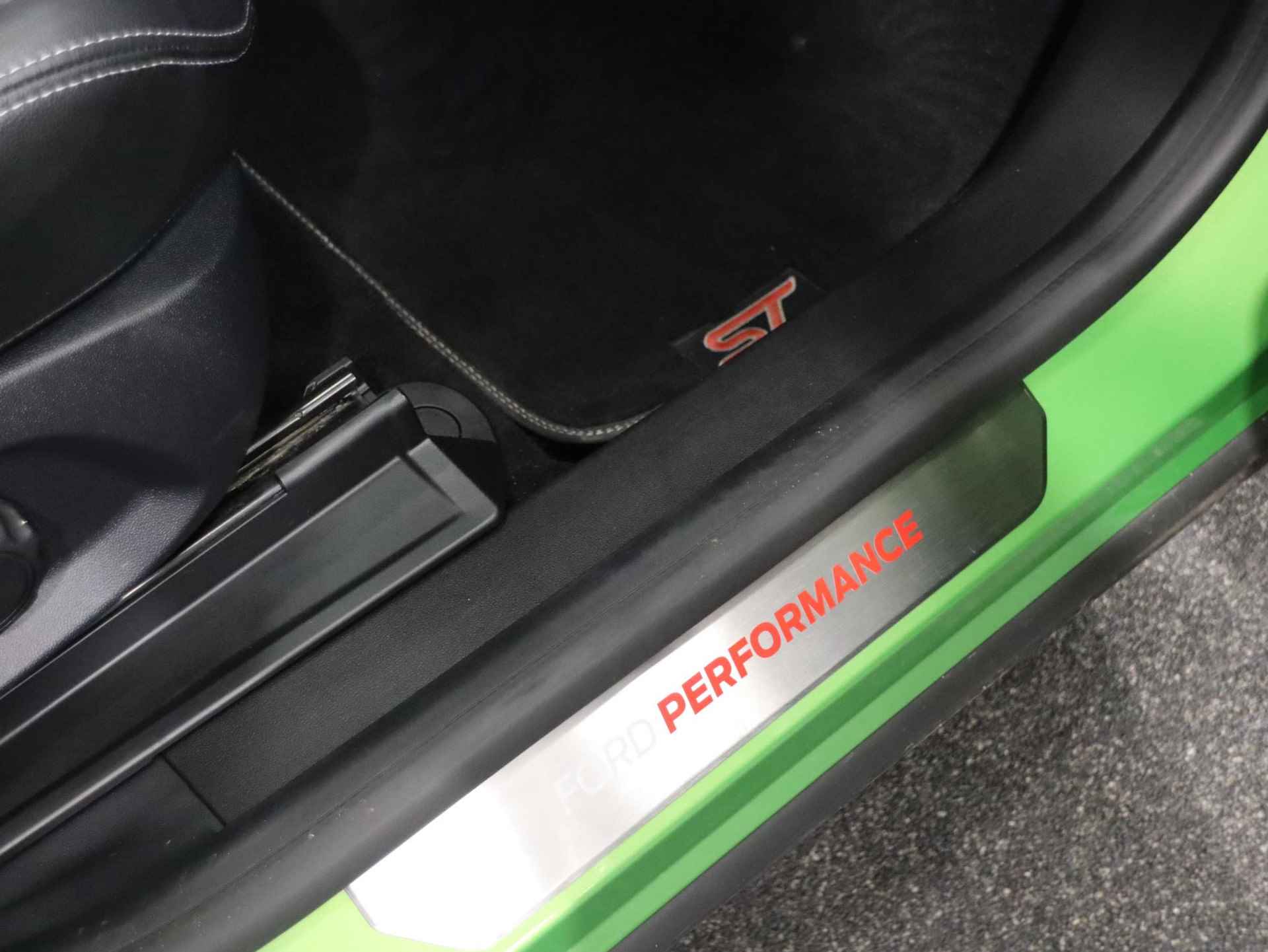 Ford Puma 1.5 EcoBoost ST-X | 200 PK | Performance Pack | Mean Green | Panorama Dak | Elektrische Achterklep | Driver Assistance Pack - 40/45